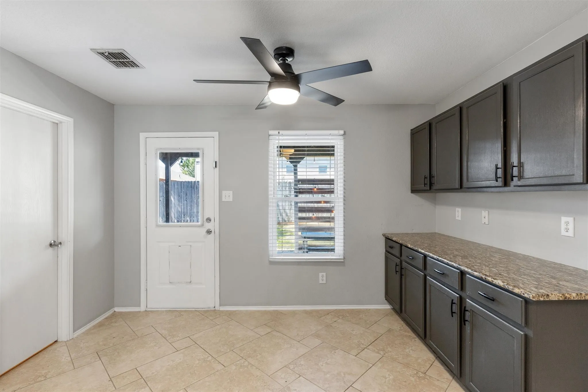 Single Family Residence For Rent in Denton County , 2333 Bradford Pear Drive, Little Elm, Texas 75068, 3 Bedroom, 2 Bathroom, 2 Garage spaces, 1,868 Sqft, built in 2000, mls#21420485, Real Estate Agent in Little Elm, Homes For Rent in Denton county, Homes For Rent in Little Elm, Realtor in Little Elm Texas, Real Estate Brokerage Independent Realty Texas, Luminita Cordes Realtor