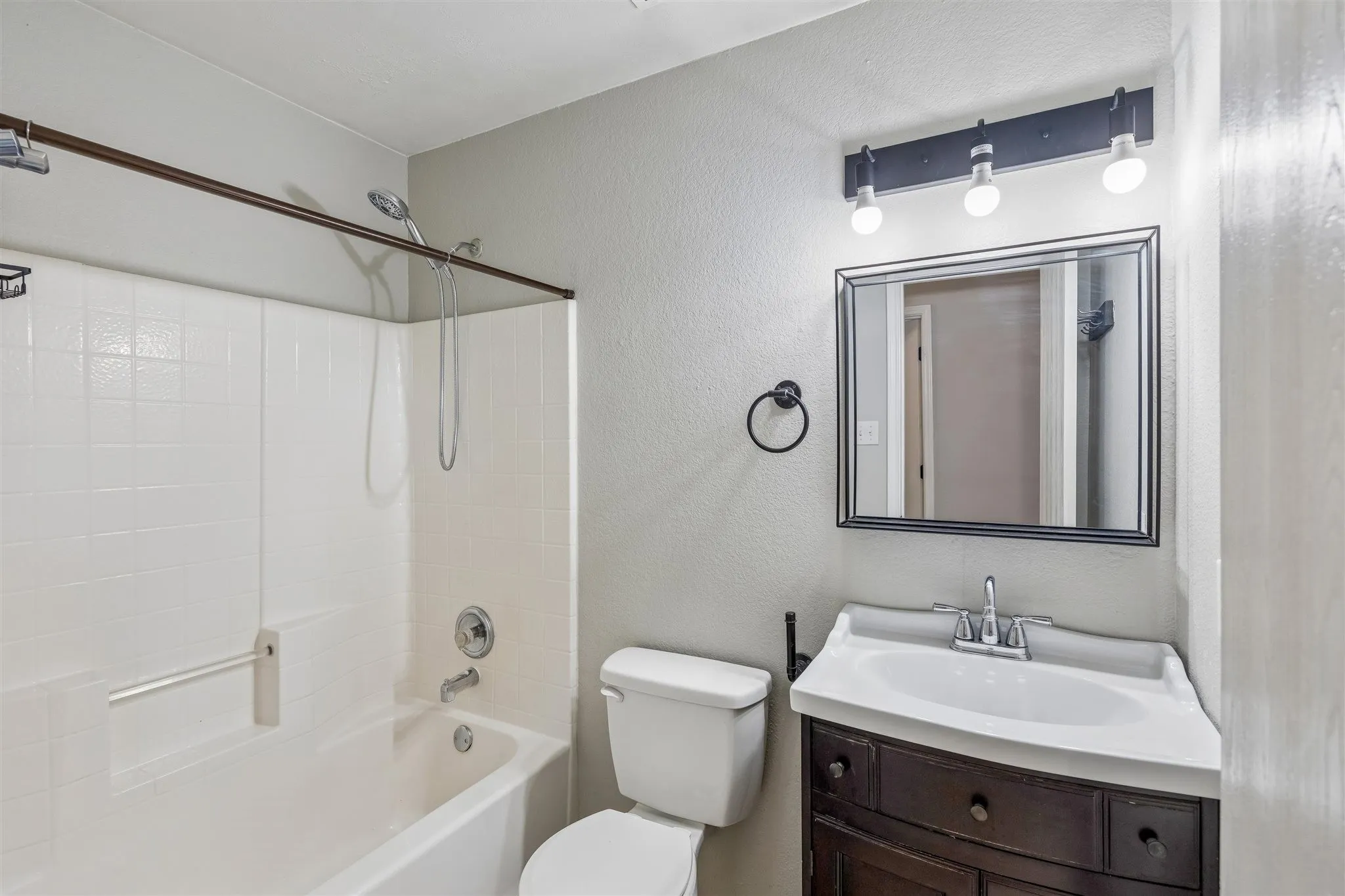 Single Family Residence For Rent in Denton County , 2333 Bradford Pear Drive, Little Elm, Texas 75068, 3 Bedroom, 2 Bathroom, 2 Garage spaces, 1,868 Sqft, built in 2000, mls#21420485, Real Estate Agent in Little Elm, Homes For Rent in Denton county, Homes For Rent in Little Elm, Realtor in Little Elm Texas, Real Estate Brokerage Independent Realty Texas, Luminita Cordes Realtor