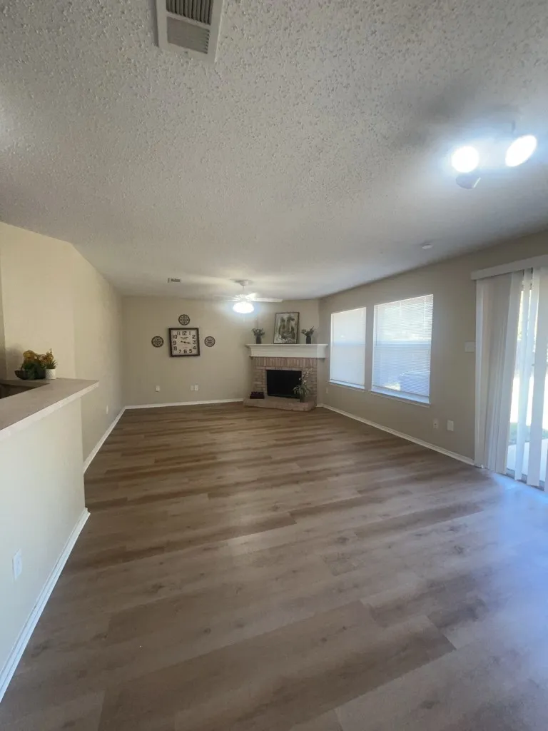 Single Family Residence For Rent in Tarrant County , 631 Blueberry Hill Lane, Mansfield, Texas 76063, 3 Bedroom, 2 Bathroom, 2 Garage spaces, 1,805 Sqft, built in 1999, mls#21420491, Real Estate Agent in Mansfield, Homes For Rent in Tarrant county, Homes For Rent in Mansfield, Realtor in Mansfield Texas, Real Estate Brokerage Independent Realty Texas, Luminita Cordes Realtor