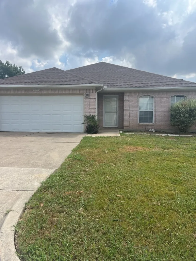 Single Family Residence For Rent in Tarrant County , 631 Blueberry Hill Lane, Mansfield, Texas 76063, 3 Bedroom, 2 Bathroom, 2 Garage spaces, 1,805 Sqft, built in 1999, mls#21420491, Real Estate Agent in Mansfield, Homes For Rent in Tarrant county, Homes For Rent in Mansfield, Realtor in Mansfield Texas, Real Estate Brokerage Independent Realty Texas, Luminita Cordes Realtor