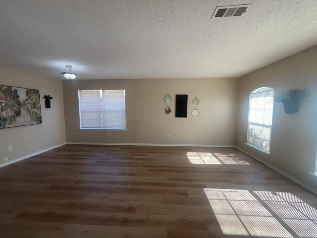 Single Family Residence For Rent in Tarrant County , 631 Blueberry Hill Lane, Mansfield, Texas 76063, 3 Bedroom, 2 Bathroom, 2 Garage spaces, 1,805 Sqft, built in 1999, mls#21420491, Real Estate Agent in Mansfield, Homes For Rent in Tarrant county, Homes For Rent in Mansfield, Realtor in Mansfield Texas, Real Estate Brokerage Independent Realty Texas, Luminita Cordes Realtor