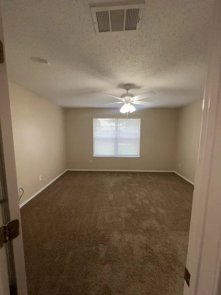 Single Family Residence For Rent in Tarrant County , 631 Blueberry Hill Lane, Mansfield, Texas 76063, 3 Bedroom, 2 Bathroom, 2 Garage spaces, 1,805 Sqft, built in 1999, mls#21420491, Real Estate Agent in Mansfield, Homes For Rent in Tarrant county, Homes For Rent in Mansfield, Realtor in Mansfield Texas, Real Estate Brokerage Independent Realty Texas, Luminita Cordes Realtor