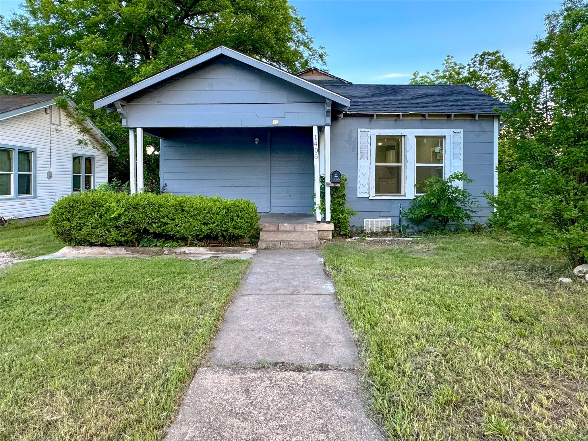 Single Family Residence For Rent in Dallas County , 1406 Galloway Avenue, Dallas, Texas 75216, 4 Bedroom, 2 Bathroom, Garage spaces, 1,506 Sqft, built in 1952, mls#21420507, Real Estate Agent in Dallas, Homes For Rent in Dallas county, Homes For Rent in Dallas, Realtor in Dallas Texas, Real Estate Brokerage Independent Realty Texas, Luminita Cordes Realtor