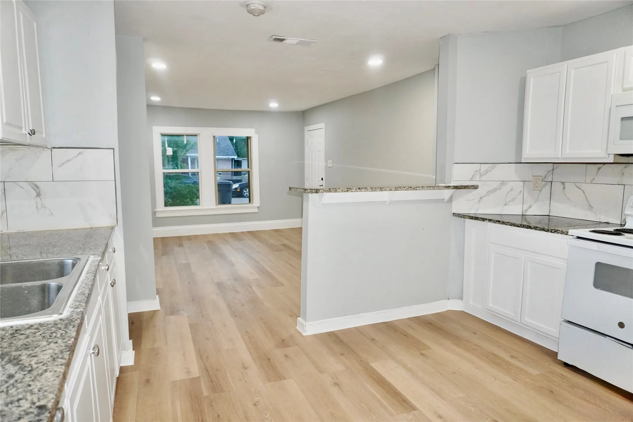 Single Family Residence For Sale in Dallas County , 1406 Galloway Avenue, Dallas, Texas 75216, 4 Bedroom, 2 Bathroom, Garage spaces, 1,505 Sqft, built in 1952, mls#21420508, Real Estate Agent in Dallas, Homes For Sale in Dallas county, Homes For Sale in Dallas, Realtor in Dallas Texas, Real Estate Brokerage Independent Realty Texas, Luminita Cordes Realtor