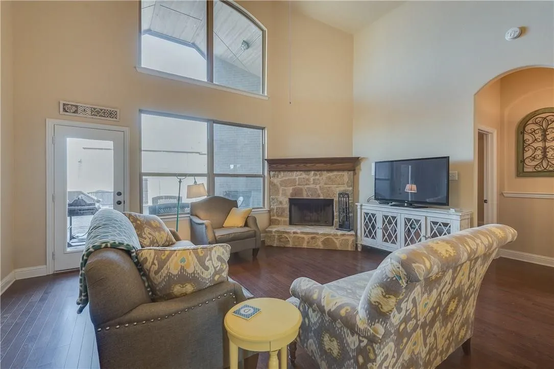 Single Family Residence For Rent in Rockwall County , 423 Florence Drive, Fate, Texas 75087, 3 Bedroom, 5 Bathroom, 2 Garage spaces, 2,936 Sqft, built in 2014, mls#21420488, Real Estate Agent in Fate, Homes For Rent in Rockwall county, Homes For Rent in Fate, Realtor in Fate Texas, Real Estate Brokerage Independent Realty Texas, Luminita Cordes Realtor