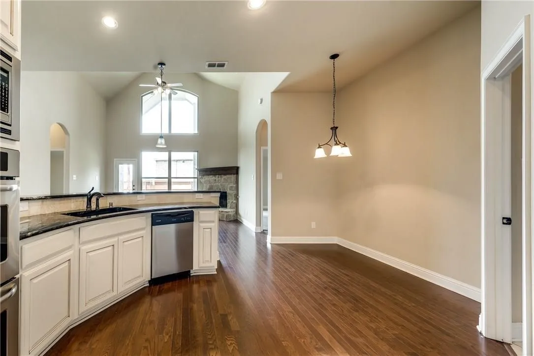 Single Family Residence For Rent in Rockwall County , 423 Florence Drive, Fate, Texas 75087, 3 Bedroom, 5 Bathroom, 2 Garage spaces, 2,936 Sqft, built in 2014, mls#21420488, Real Estate Agent in Fate, Homes For Rent in Rockwall county, Homes For Rent in Fate, Realtor in Fate Texas, Real Estate Brokerage Independent Realty Texas, Luminita Cordes Realtor