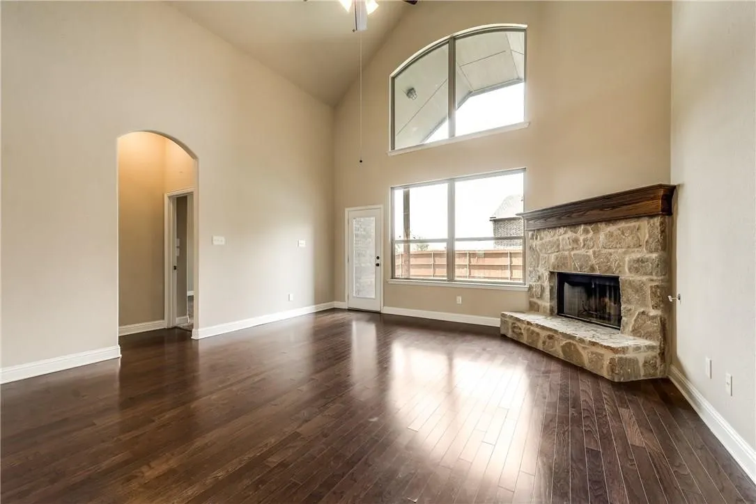 Single Family Residence For Rent in Rockwall County , 423 Florence Drive, Fate, Texas 75087, 3 Bedroom, 5 Bathroom, 2 Garage spaces, 2,936 Sqft, built in 2014, mls#21420488, Real Estate Agent in Fate, Homes For Rent in Rockwall county, Homes For Rent in Fate, Realtor in Fate Texas, Real Estate Brokerage Independent Realty Texas, Luminita Cordes Realtor