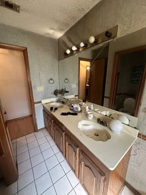 Single Family Residence For Sale in Dallas County , 545 Renee Lane, De Soto, Texas 75115, 3 Bedroom, 2 Bathroom, 2 Garage spaces, 1,718 Sqft, built in 1984, mls#21418042, Real Estate Agent in De Soto, Homes For Sale in Dallas county, Homes For Sale in De Soto, Realtor in De Soto Texas, Real Estate Brokerage Independent Realty Texas, Luminita Cordes Realtor