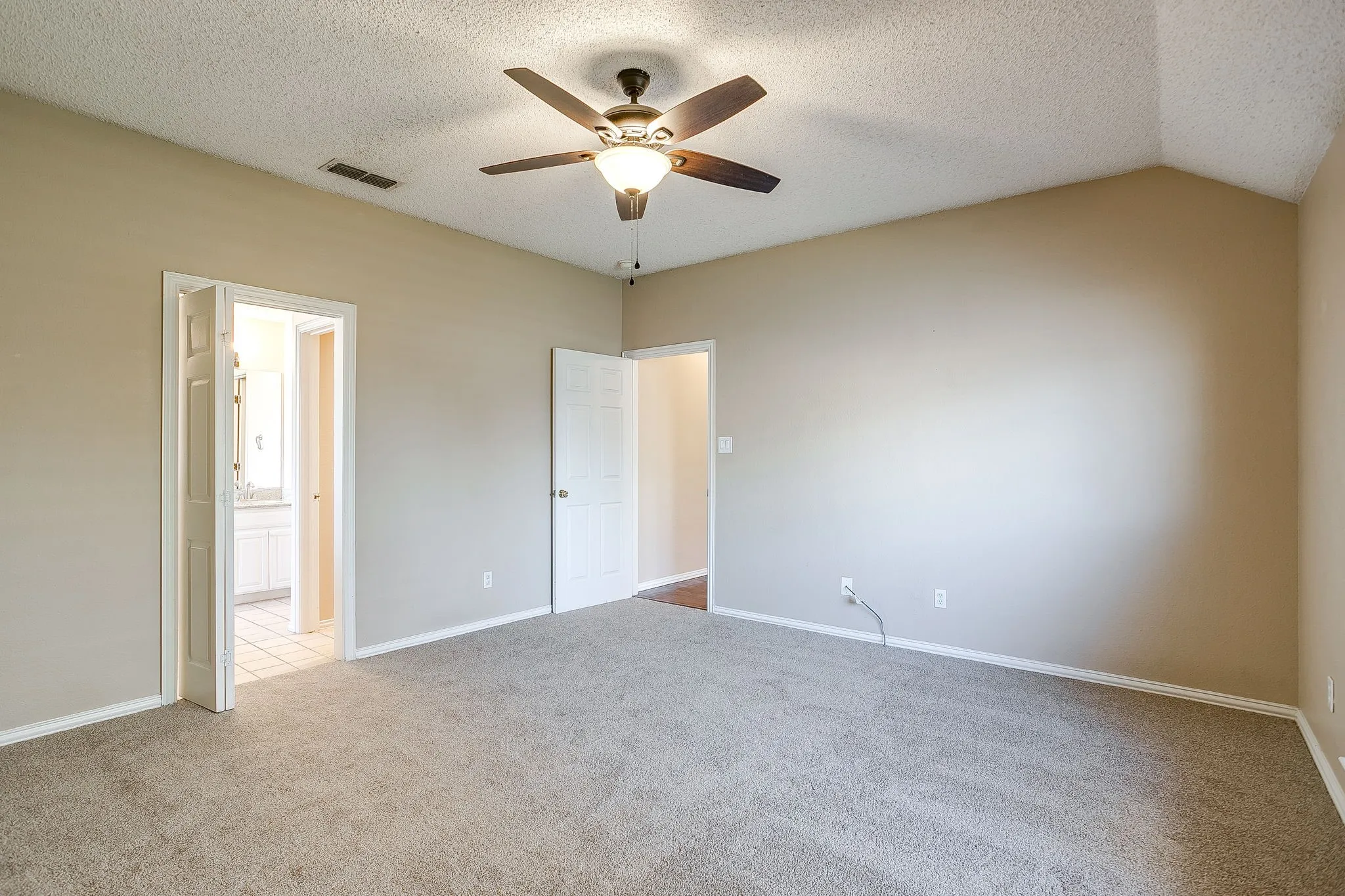 Single Family Residence For Rent in Parker County , 219 Aspen Loop, Aledo, Texas 76008, 3 Bedroom, 2 Bathroom, 2 Garage spaces, 1,754 Sqft, built in 1997, mls#21420011, Real Estate Agent in Aledo, Homes For Rent in Parker county, Homes For Rent in Aledo, Realtor in Aledo Texas, Real Estate Brokerage Independent Realty Texas, Luminita Cordes Realtor