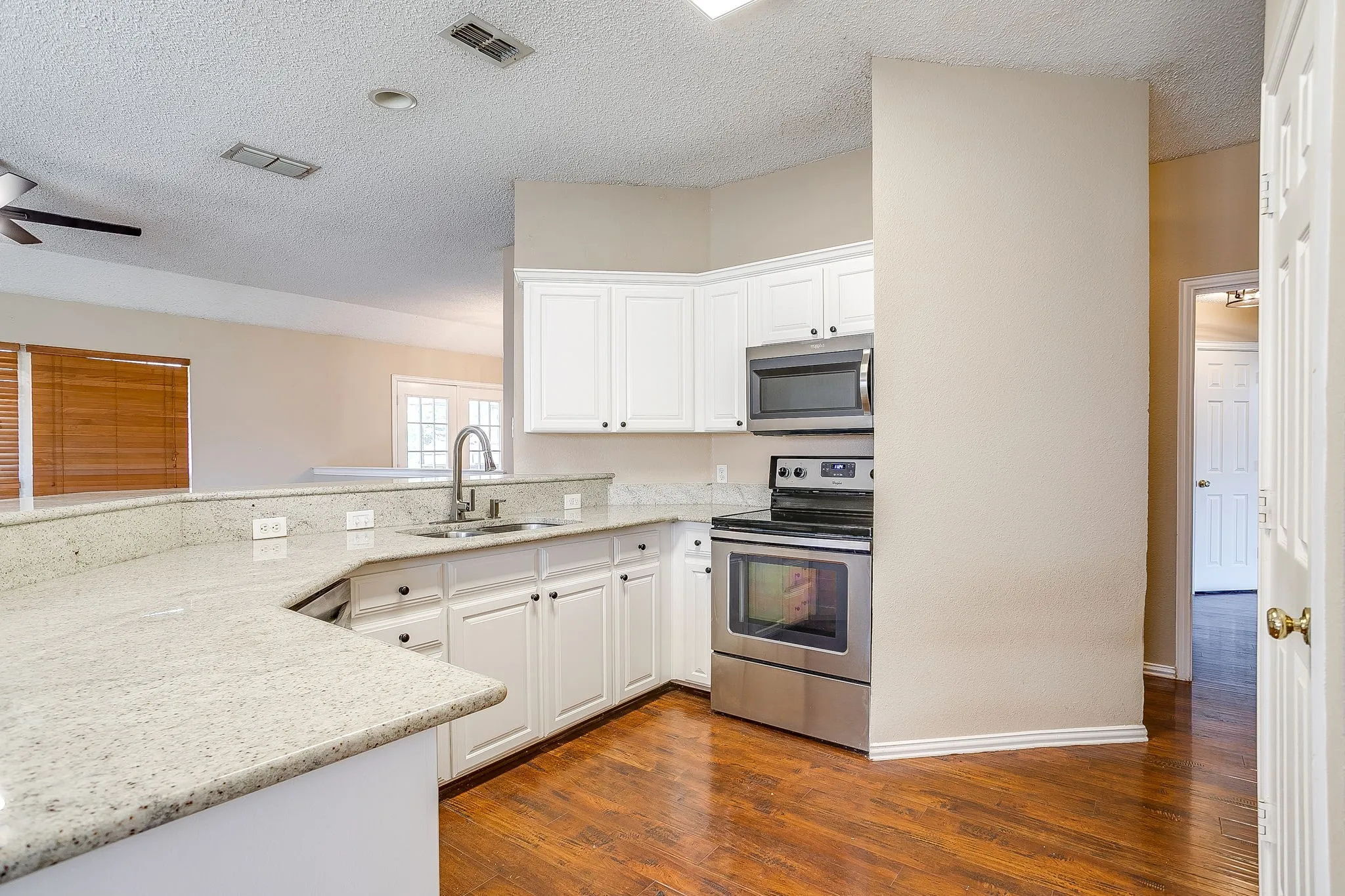 Single Family Residence For Rent in Parker County , 219 Aspen Loop, Aledo, Texas 76008, 3 Bedroom, 2 Bathroom, 2 Garage spaces, 1,754 Sqft, built in 1997, mls#21420011, Real Estate Agent in Aledo, Homes For Rent in Parker county, Homes For Rent in Aledo, Realtor in Aledo Texas, Real Estate Brokerage Independent Realty Texas, Luminita Cordes Realtor