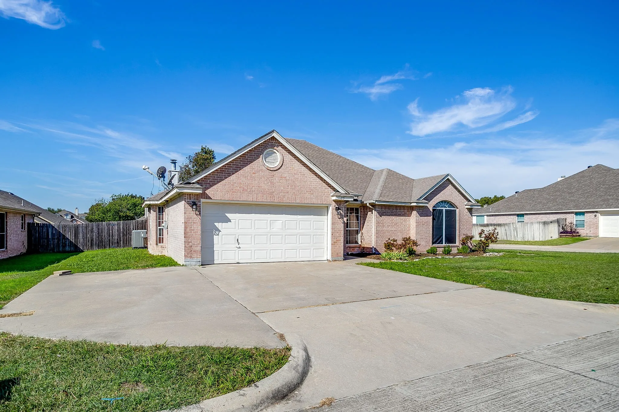 Single Family Residence For Rent in Parker County , 219 Aspen Loop, Aledo, Texas 76008, 3 Bedroom, 2 Bathroom, 2 Garage spaces, 1,754 Sqft, built in 1997, mls#21420011, Real Estate Agent in Aledo, Homes For Rent in Parker county, Homes For Rent in Aledo, Realtor in Aledo Texas, Real Estate Brokerage Independent Realty Texas, Luminita Cordes Realtor