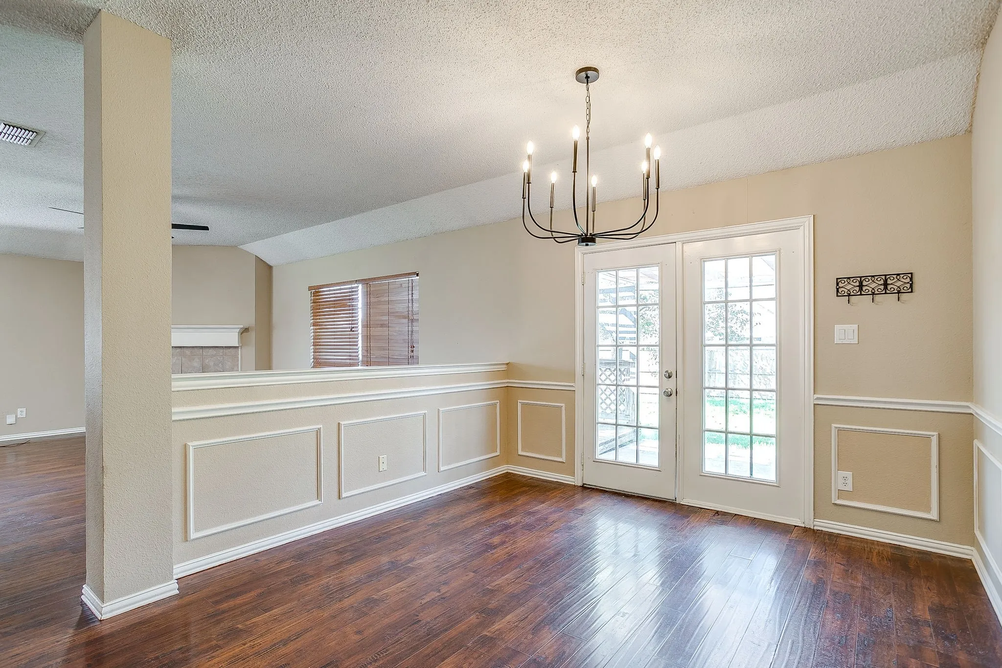 Single Family Residence For Rent in Parker County , 219 Aspen Loop, Aledo, Texas 76008, 3 Bedroom, 2 Bathroom, 2 Garage spaces, 1,754 Sqft, built in 1997, mls#21420011, Real Estate Agent in Aledo, Homes For Rent in Parker county, Homes For Rent in Aledo, Realtor in Aledo Texas, Real Estate Brokerage Independent Realty Texas, Luminita Cordes Realtor