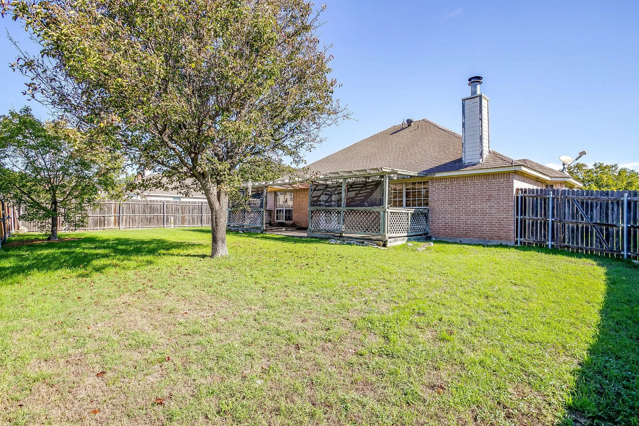 Single Family Residence For Rent in Parker County , 219 Aspen Loop, Aledo, Texas 76008, 3 Bedroom, 2 Bathroom, 2 Garage spaces, 1,754 Sqft, built in 1997, mls#21420011, Real Estate Agent in Aledo, Homes For Rent in Parker county, Homes For Rent in Aledo, Realtor in Aledo Texas, Real Estate Brokerage Independent Realty Texas, Luminita Cordes Realtor