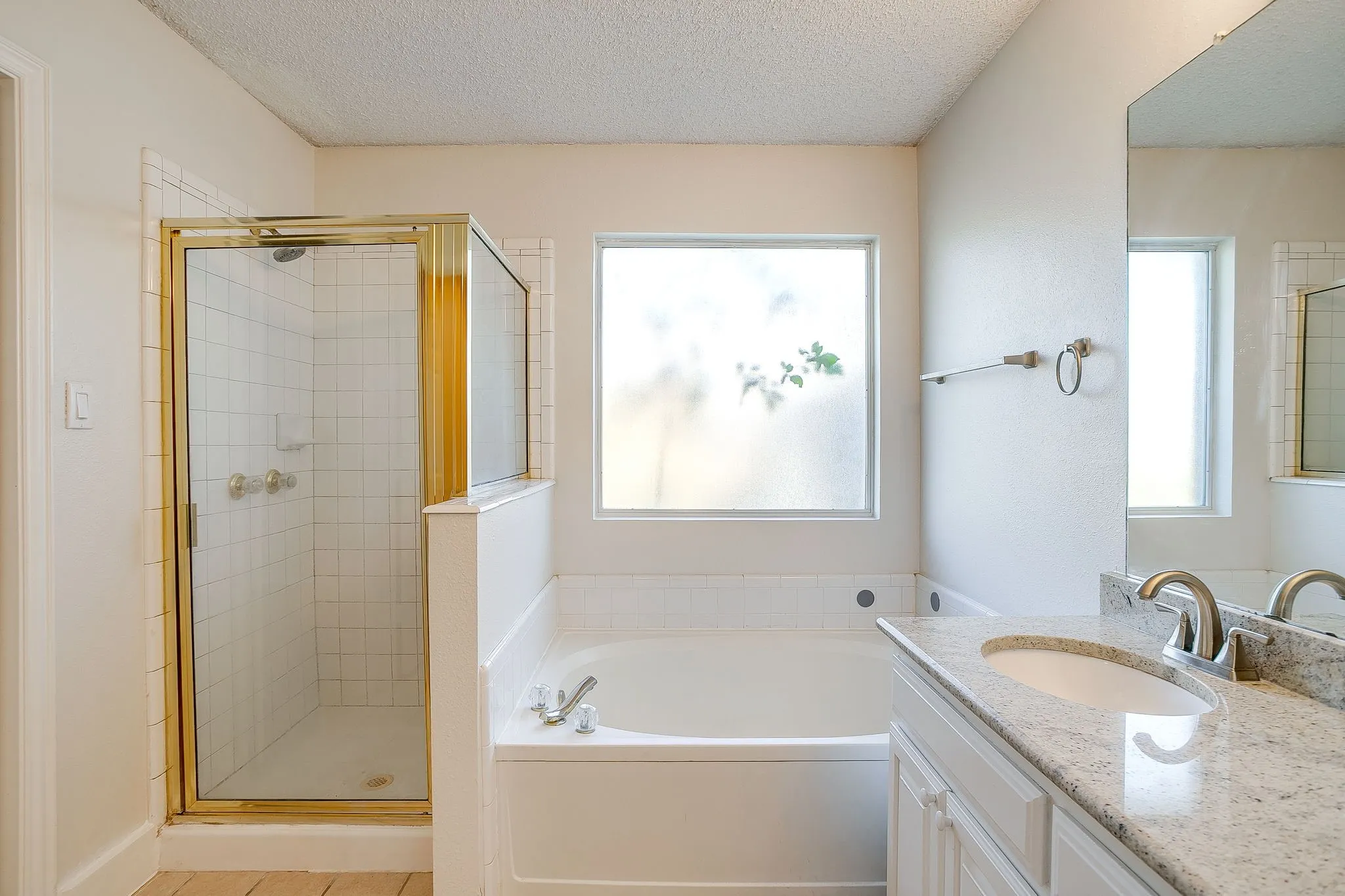 Single Family Residence For Rent in Parker County , 219 Aspen Loop, Aledo, Texas 76008, 3 Bedroom, 2 Bathroom, 2 Garage spaces, 1,754 Sqft, built in 1997, mls#21420011, Real Estate Agent in Aledo, Homes For Rent in Parker county, Homes For Rent in Aledo, Realtor in Aledo Texas, Real Estate Brokerage Independent Realty Texas, Luminita Cordes Realtor