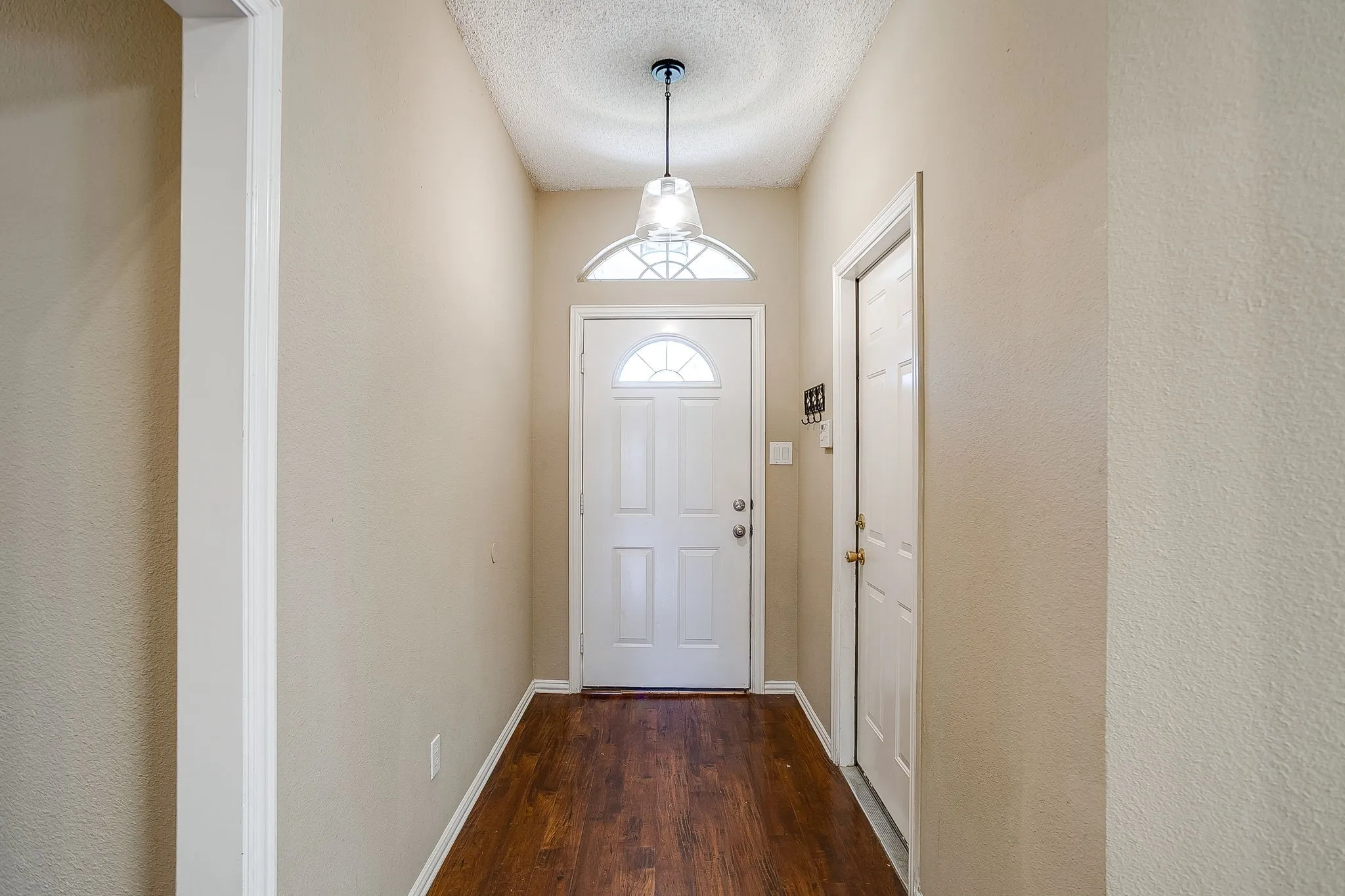 Single Family Residence For Rent in Parker County , 219 Aspen Loop, Aledo, Texas 76008, 3 Bedroom, 2 Bathroom, 2 Garage spaces, 1,754 Sqft, built in 1997, mls#21420011, Real Estate Agent in Aledo, Homes For Rent in Parker county, Homes For Rent in Aledo, Realtor in Aledo Texas, Real Estate Brokerage Independent Realty Texas, Luminita Cordes Realtor