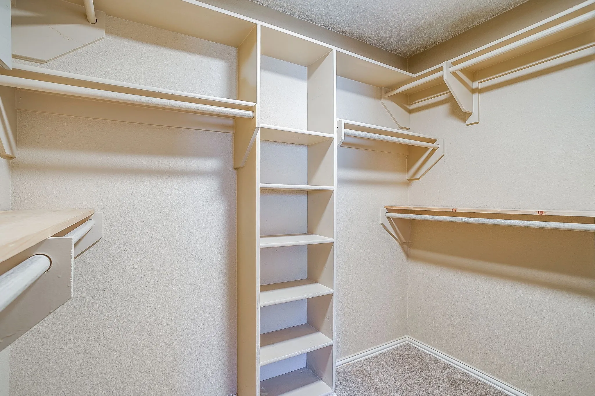 Single Family Residence For Rent in Parker County , 219 Aspen Loop, Aledo, Texas 76008, 3 Bedroom, 2 Bathroom, 2 Garage spaces, 1,754 Sqft, built in 1997, mls#21420011, Real Estate Agent in Aledo, Homes For Rent in Parker county, Homes For Rent in Aledo, Realtor in Aledo Texas, Real Estate Brokerage Independent Realty Texas, Luminita Cordes Realtor
