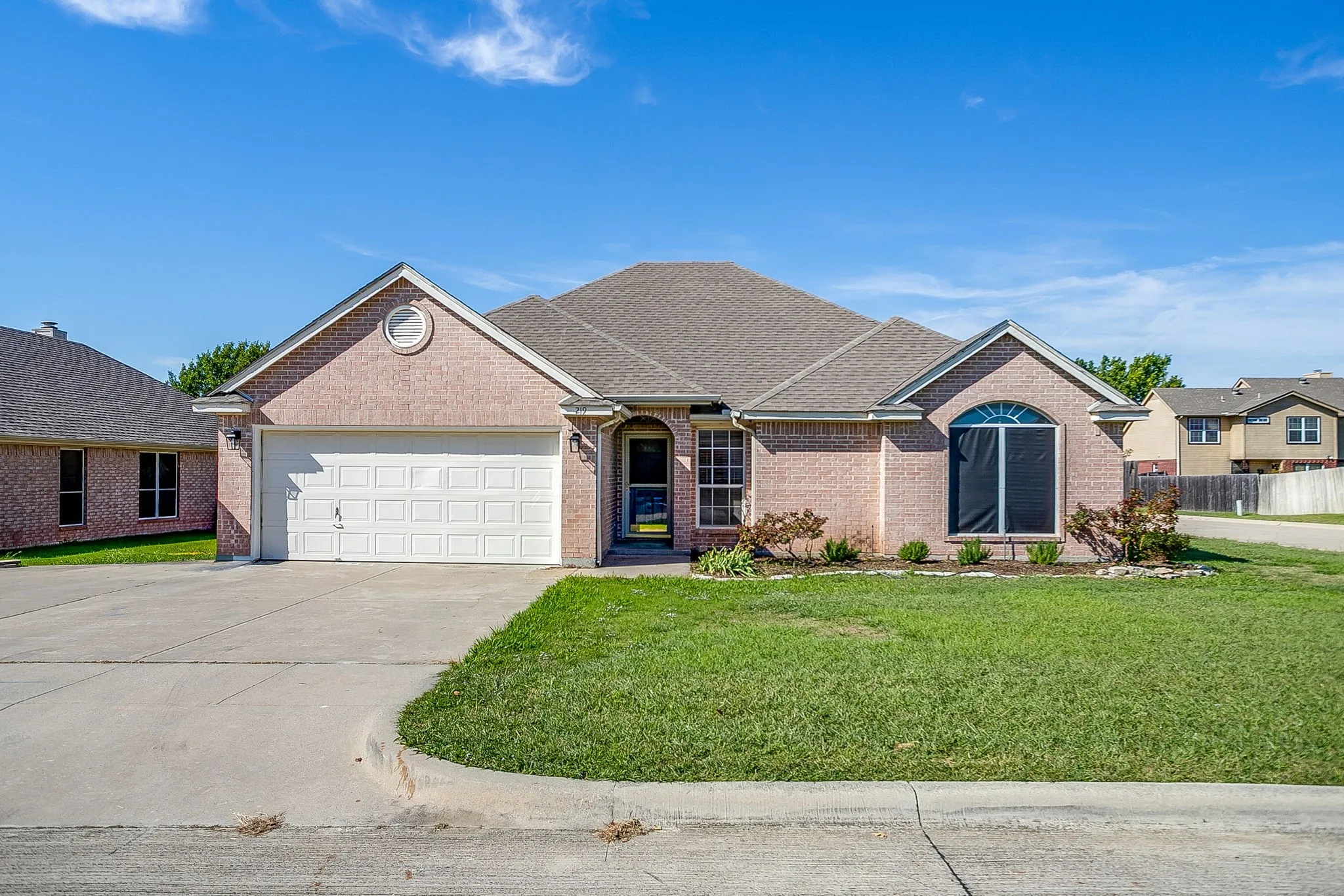 Single Family Residence For Rent in Parker County , 219 Aspen Loop, Aledo, Texas 76008, 3 Bedroom, 2 Bathroom, 2 Garage spaces, 1,754 Sqft, built in 1997, mls#21420011, Real Estate Agent in Aledo, Homes For Rent in Parker county, Homes For Rent in Aledo, Realtor in Aledo Texas, Real Estate Brokerage Independent Realty Texas, Luminita Cordes Realtor