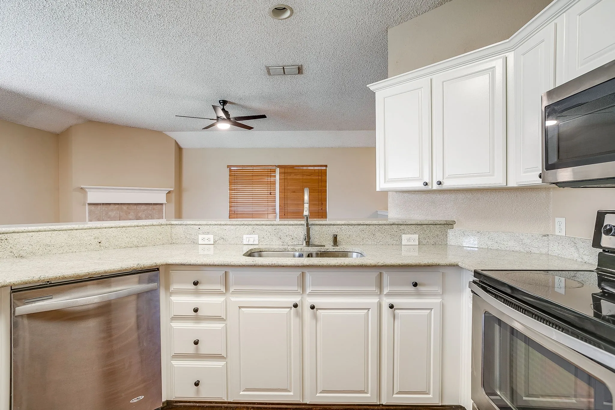 Single Family Residence For Rent in Parker County , 219 Aspen Loop, Aledo, Texas 76008, 3 Bedroom, 2 Bathroom, 2 Garage spaces, 1,754 Sqft, built in 1997, mls#21420011, Real Estate Agent in Aledo, Homes For Rent in Parker county, Homes For Rent in Aledo, Realtor in Aledo Texas, Real Estate Brokerage Independent Realty Texas, Luminita Cordes Realtor
