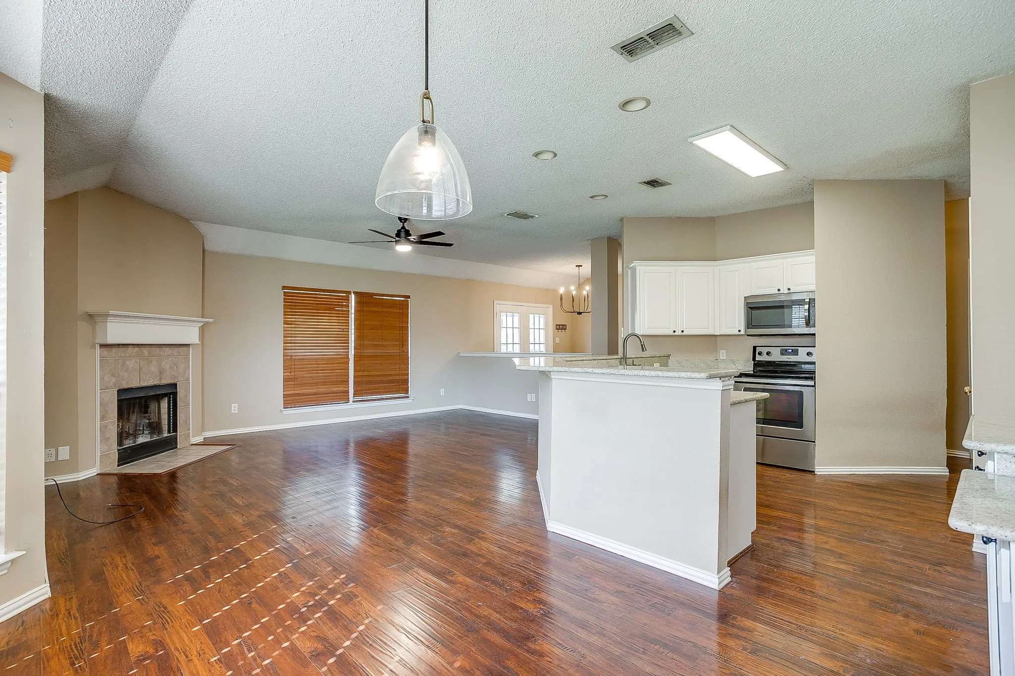 Single Family Residence For Rent in Parker County , 219 Aspen Loop, Aledo, Texas 76008, 3 Bedroom, 2 Bathroom, 2 Garage spaces, 1,754 Sqft, built in 1997, mls#21420011, Real Estate Agent in Aledo, Homes For Rent in Parker county, Homes For Rent in Aledo, Realtor in Aledo Texas, Real Estate Brokerage Independent Realty Texas, Luminita Cordes Realtor