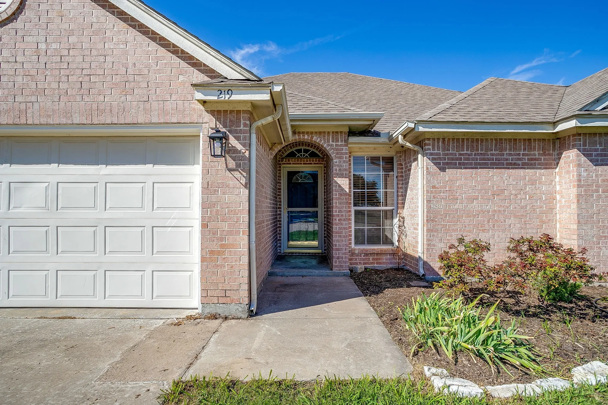 Single Family Residence For Rent in Parker County , 219 Aspen Loop, Aledo, Texas 76008, 3 Bedroom, 2 Bathroom, 2 Garage spaces, 1,754 Sqft, built in 1997, mls#21420011, Real Estate Agent in Aledo, Homes For Rent in Parker county, Homes For Rent in Aledo, Realtor in Aledo Texas, Real Estate Brokerage Independent Realty Texas, Luminita Cordes Realtor