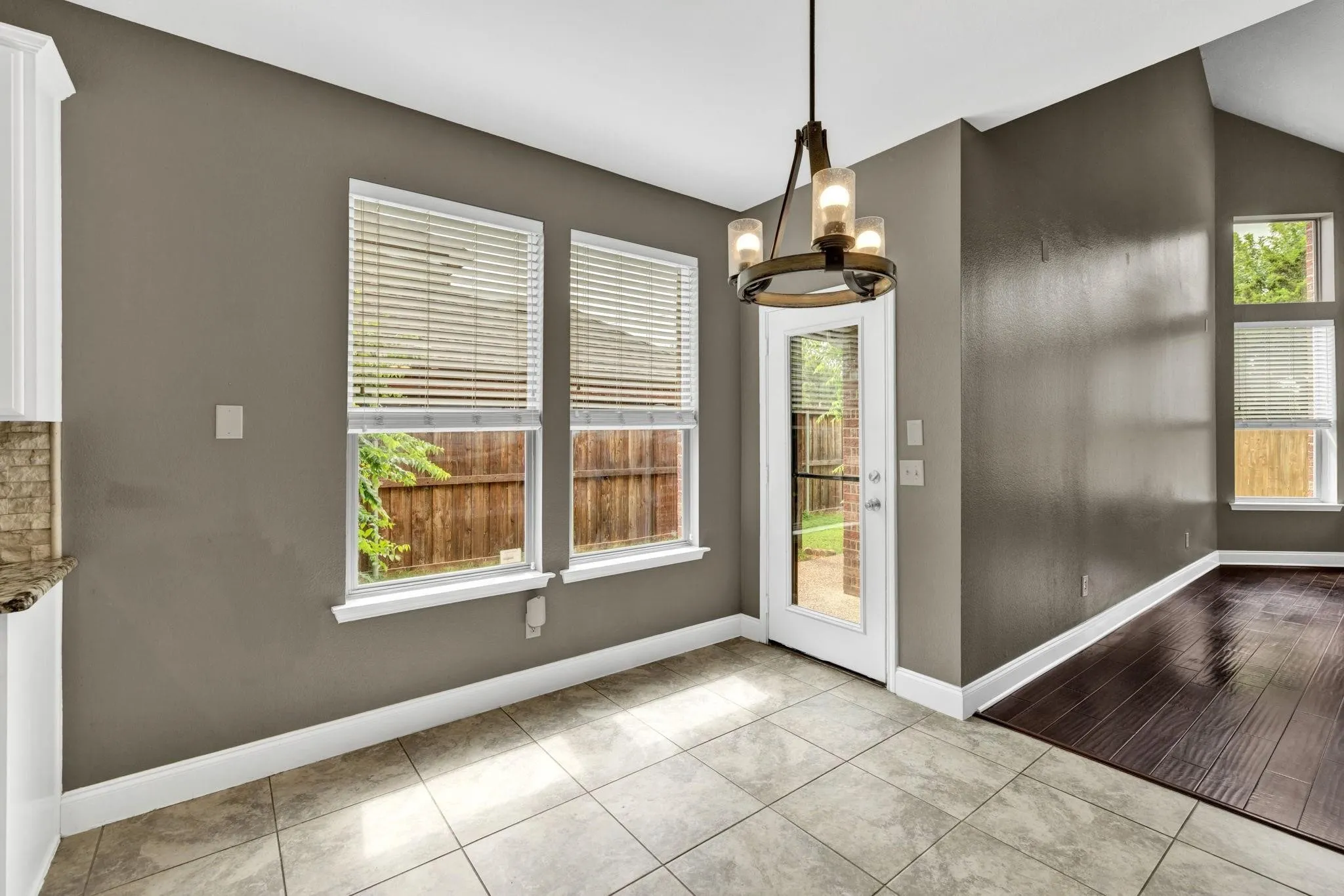 Single Family Residence For Sale in Denton County , 1097 Southampton Drive, Frisco, Texas 75036, 4 Bedroom, 4 Bathroom, 2 Garage spaces, 3,152 Sqft, built in 2003, mls#21419688, Real Estate Agent in Frisco, Homes For Sale in Denton county, Homes For Sale in Frisco, Realtor in Frisco Texas, Real Estate Brokerage Independent Realty Texas, Luminita Cordes Realtor