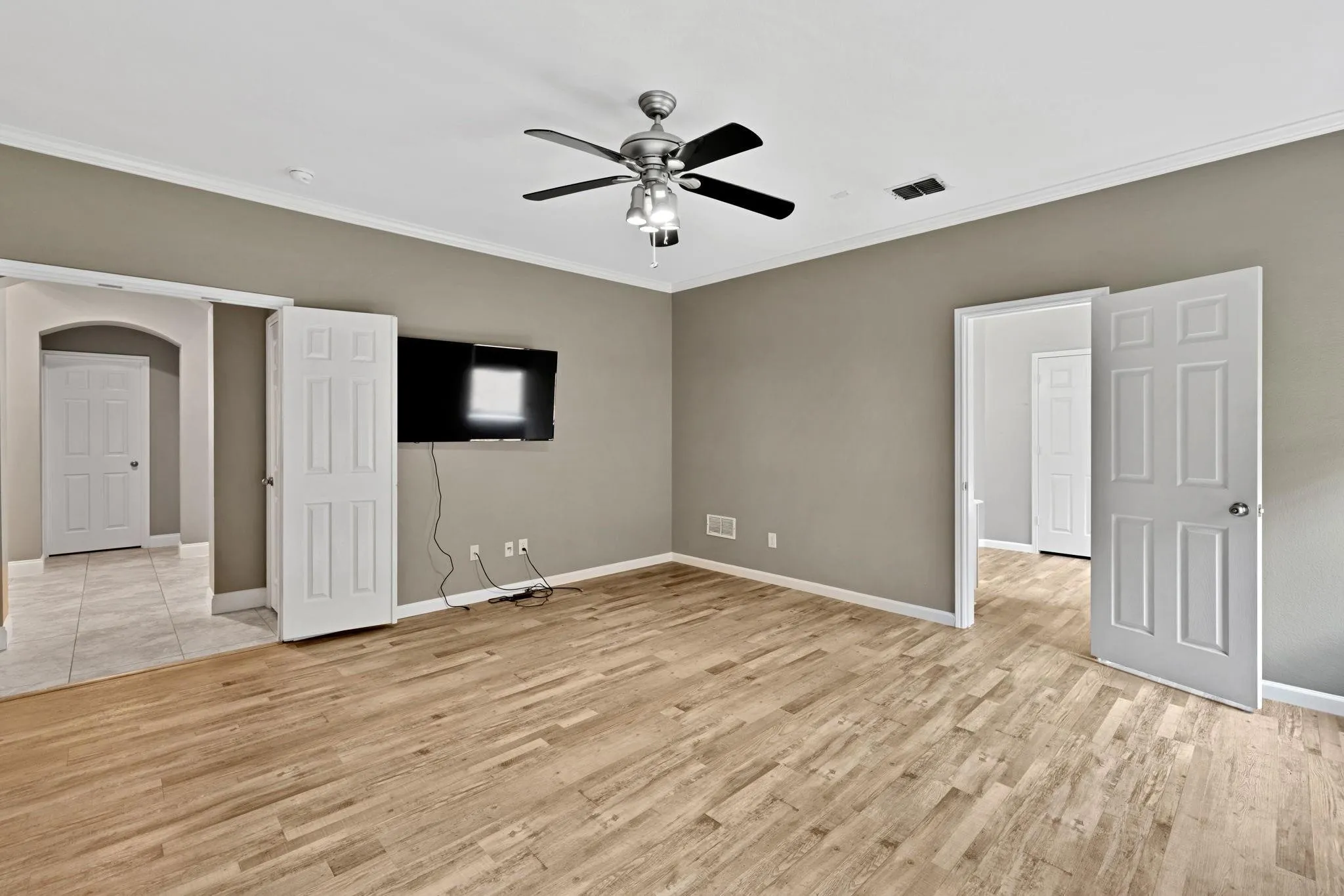 Single Family Residence For Sale in Denton County , 1097 Southampton Drive, Frisco, Texas 75036, 4 Bedroom, 4 Bathroom, 2 Garage spaces, 3,152 Sqft, built in 2003, mls#21419688, Real Estate Agent in Frisco, Homes For Sale in Denton county, Homes For Sale in Frisco, Realtor in Frisco Texas, Real Estate Brokerage Independent Realty Texas, Luminita Cordes Realtor