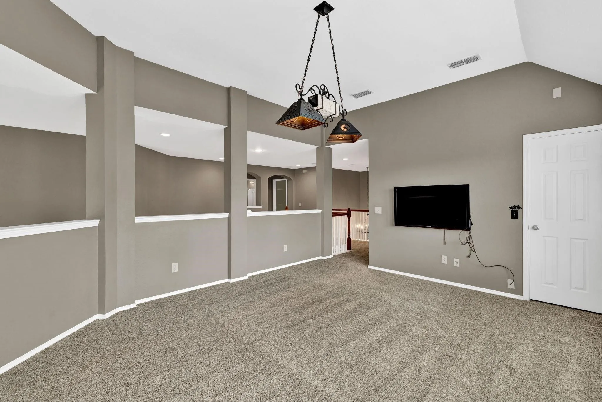 Single Family Residence For Sale in Denton County , 1097 Southampton Drive, Frisco, Texas 75036, 4 Bedroom, 4 Bathroom, 2 Garage spaces, 3,152 Sqft, built in 2003, mls#21419688, Real Estate Agent in Frisco, Homes For Sale in Denton county, Homes For Sale in Frisco, Realtor in Frisco Texas, Real Estate Brokerage Independent Realty Texas, Luminita Cordes Realtor