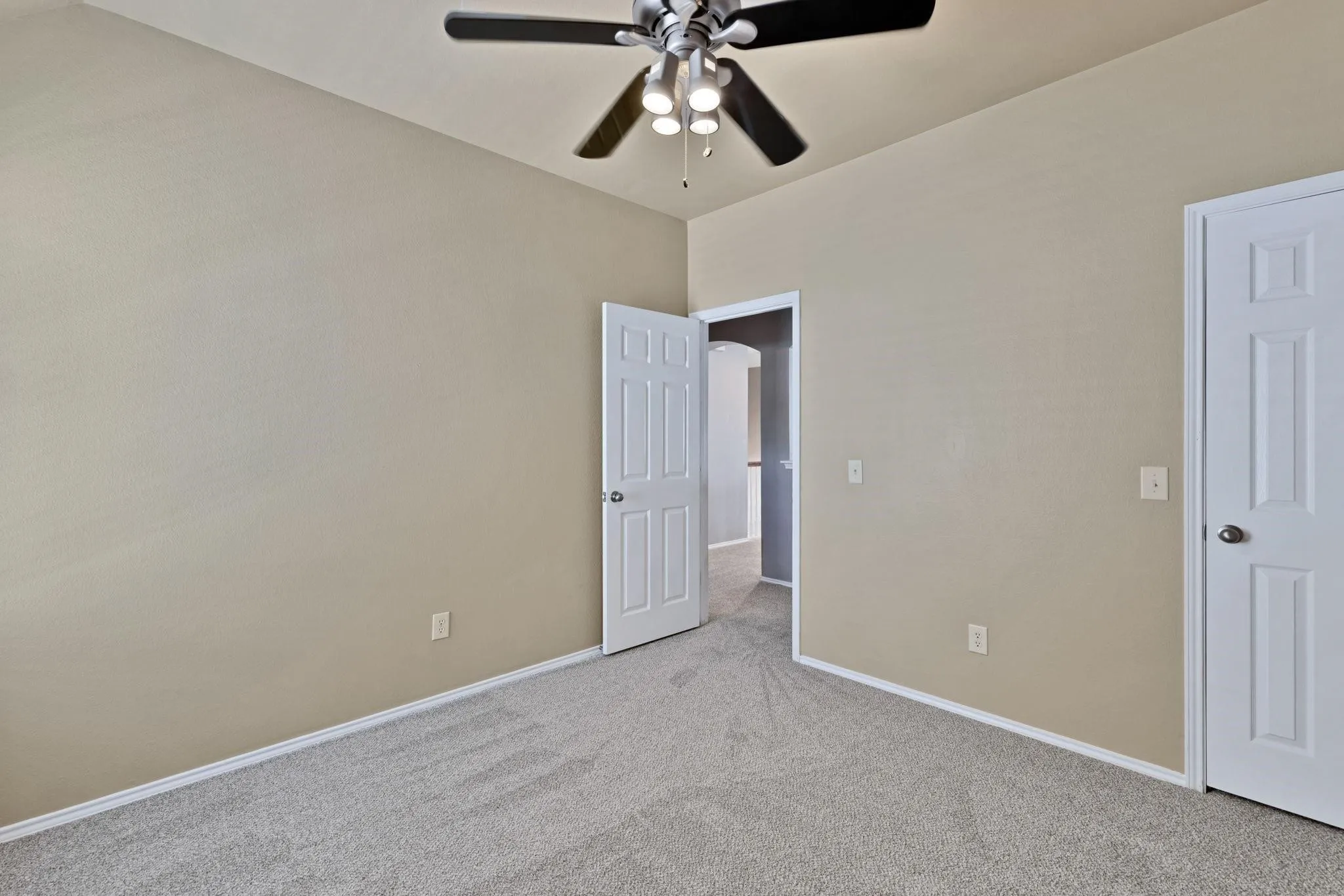 Single Family Residence For Sale in Denton County , 1097 Southampton Drive, Frisco, Texas 75036, 4 Bedroom, 4 Bathroom, 2 Garage spaces, 3,152 Sqft, built in 2003, mls#21419688, Real Estate Agent in Frisco, Homes For Sale in Denton county, Homes For Sale in Frisco, Realtor in Frisco Texas, Real Estate Brokerage Independent Realty Texas, Luminita Cordes Realtor