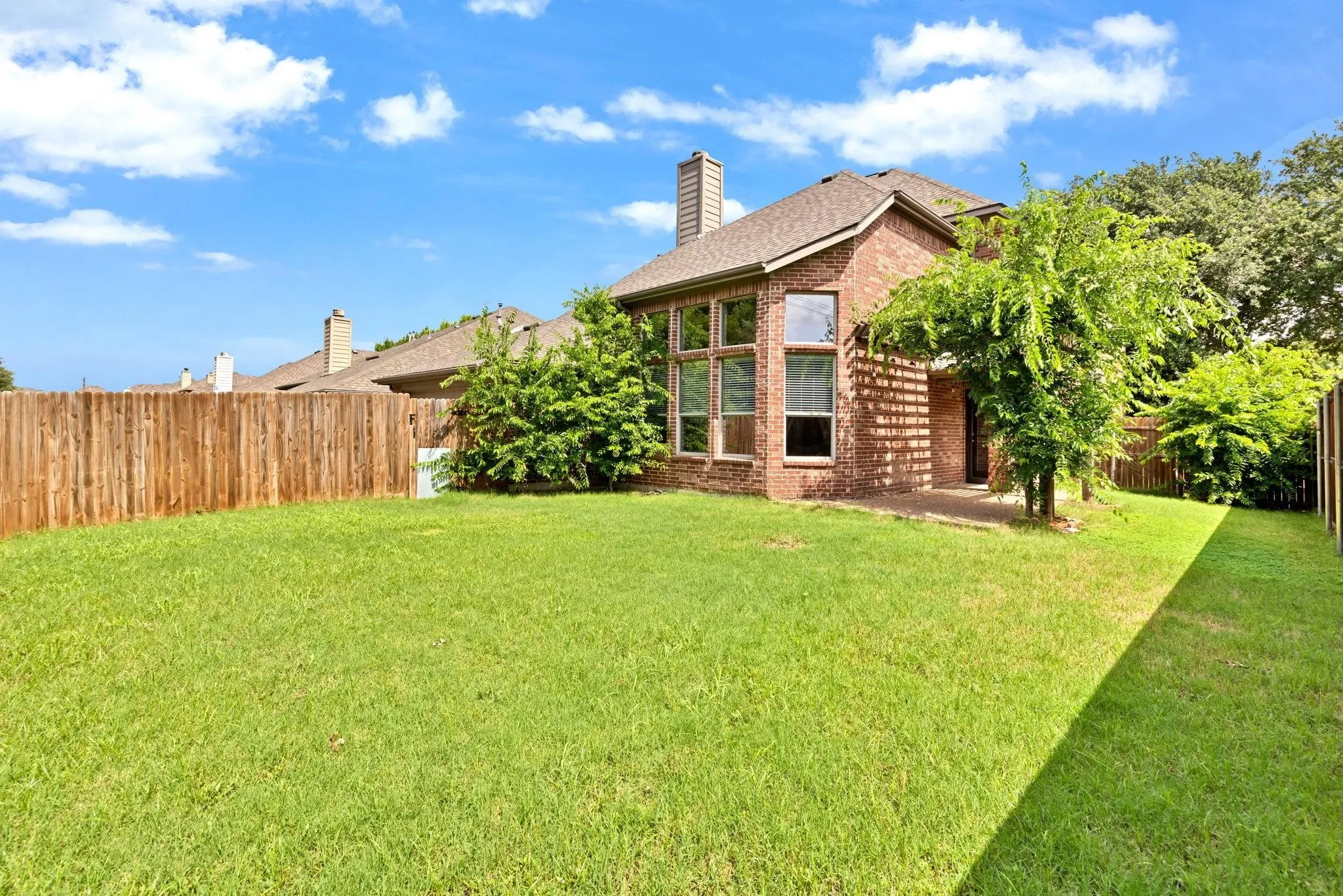 Single Family Residence For Sale in Denton County , 1097 Southampton Drive, Frisco, Texas 75036, 4 Bedroom, 4 Bathroom, 2 Garage spaces, 3,152 Sqft, built in 2003, mls#21419688, Real Estate Agent in Frisco, Homes For Sale in Denton county, Homes For Sale in Frisco, Realtor in Frisco Texas, Real Estate Brokerage Independent Realty Texas, Luminita Cordes Realtor