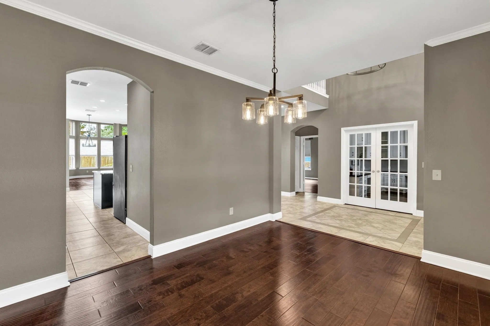 Single Family Residence For Sale in Denton County , 1097 Southampton Drive, Frisco, Texas 75036, 4 Bedroom, 4 Bathroom, 2 Garage spaces, 3,152 Sqft, built in 2003, mls#21419688, Real Estate Agent in Frisco, Homes For Sale in Denton county, Homes For Sale in Frisco, Realtor in Frisco Texas, Real Estate Brokerage Independent Realty Texas, Luminita Cordes Realtor