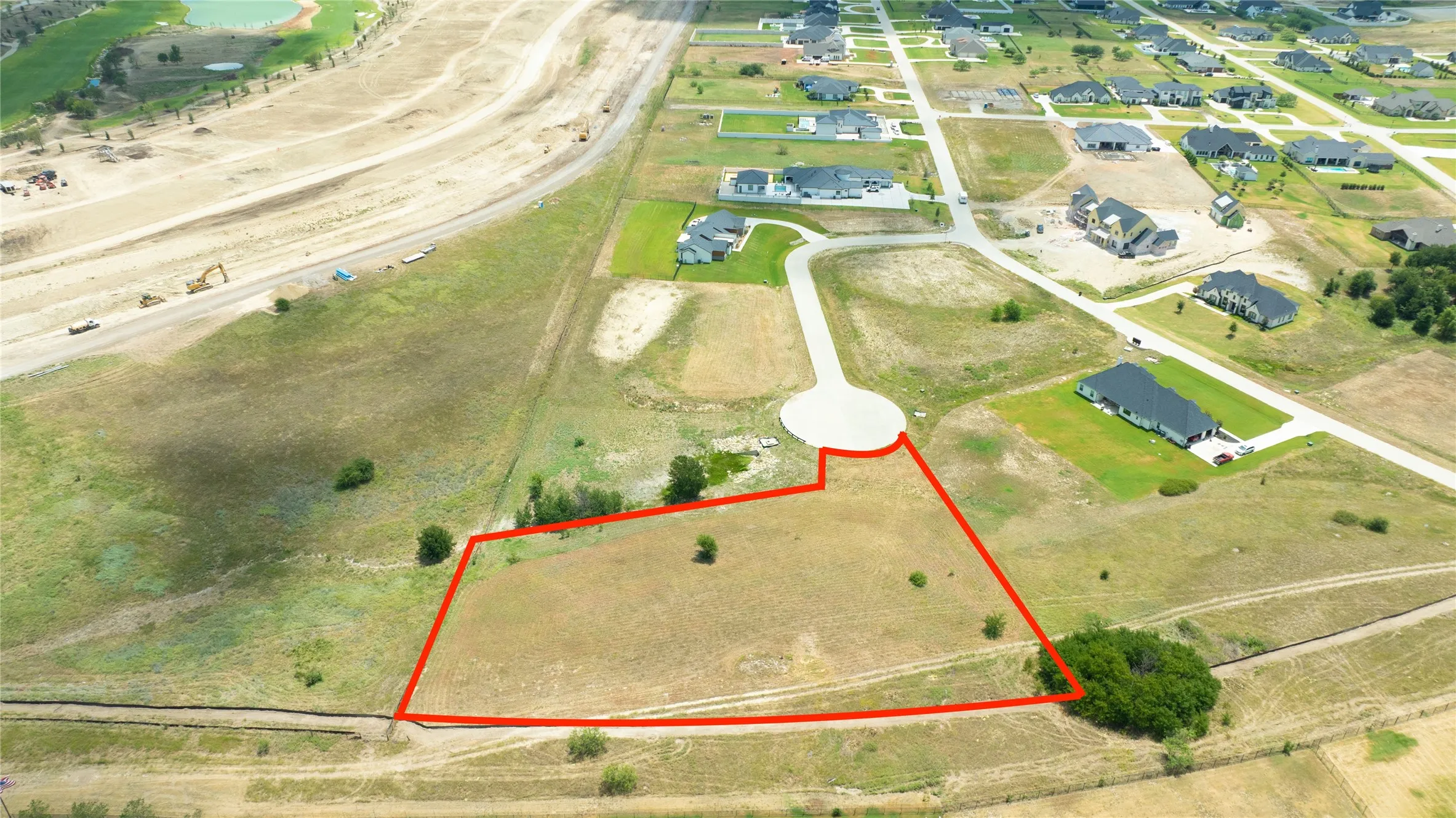 Expansive lot featuring cul-de-sac positioning and prominent open acreage