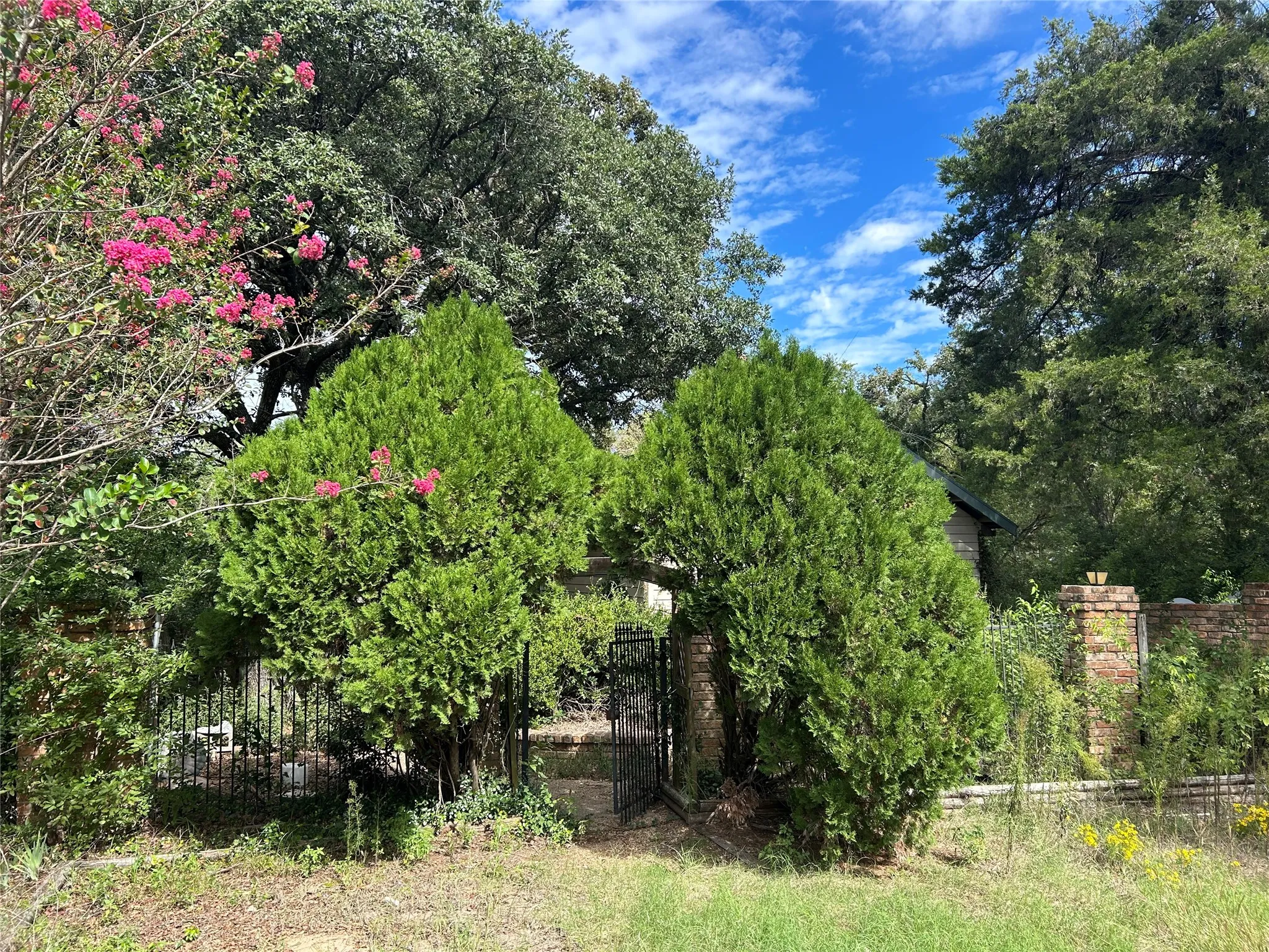 Mobile Home For Sale in Henderson County , 109 Sudan Circle, Mabank, Texas 75156, 2 Bedroom, 3 Bathroom, Garage spaces, 2,264 Sqft, built in 1987, mls#21418864, Real Estate Agent in Mabank, Homes For Sale in Henderson county, Homes For Sale in Mabank, Realtor in Mabank Texas, Real Estate Brokerage Independent Realty Texas, Luminita Cordes Realtor