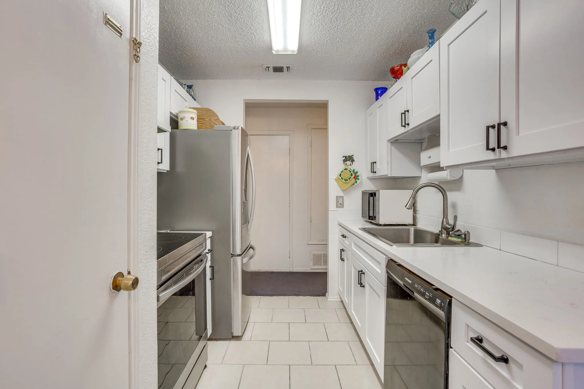 Single Family Residence For Sale in Tarrant County , 1417 Yorkshire Street, Fort Worth, Texas 76134, 3 Bedroom, 2 Bathroom, 2 Garage spaces, 1,168 Sqft, built in 1994, mls#21420160, Real Estate Agent in Fort Worth, Homes For Sale in Tarrant county, Homes For Sale in Fort Worth, Realtor in Fort Worth Texas, Real Estate Brokerage Independent Realty Texas, Luminita Cordes Realtor