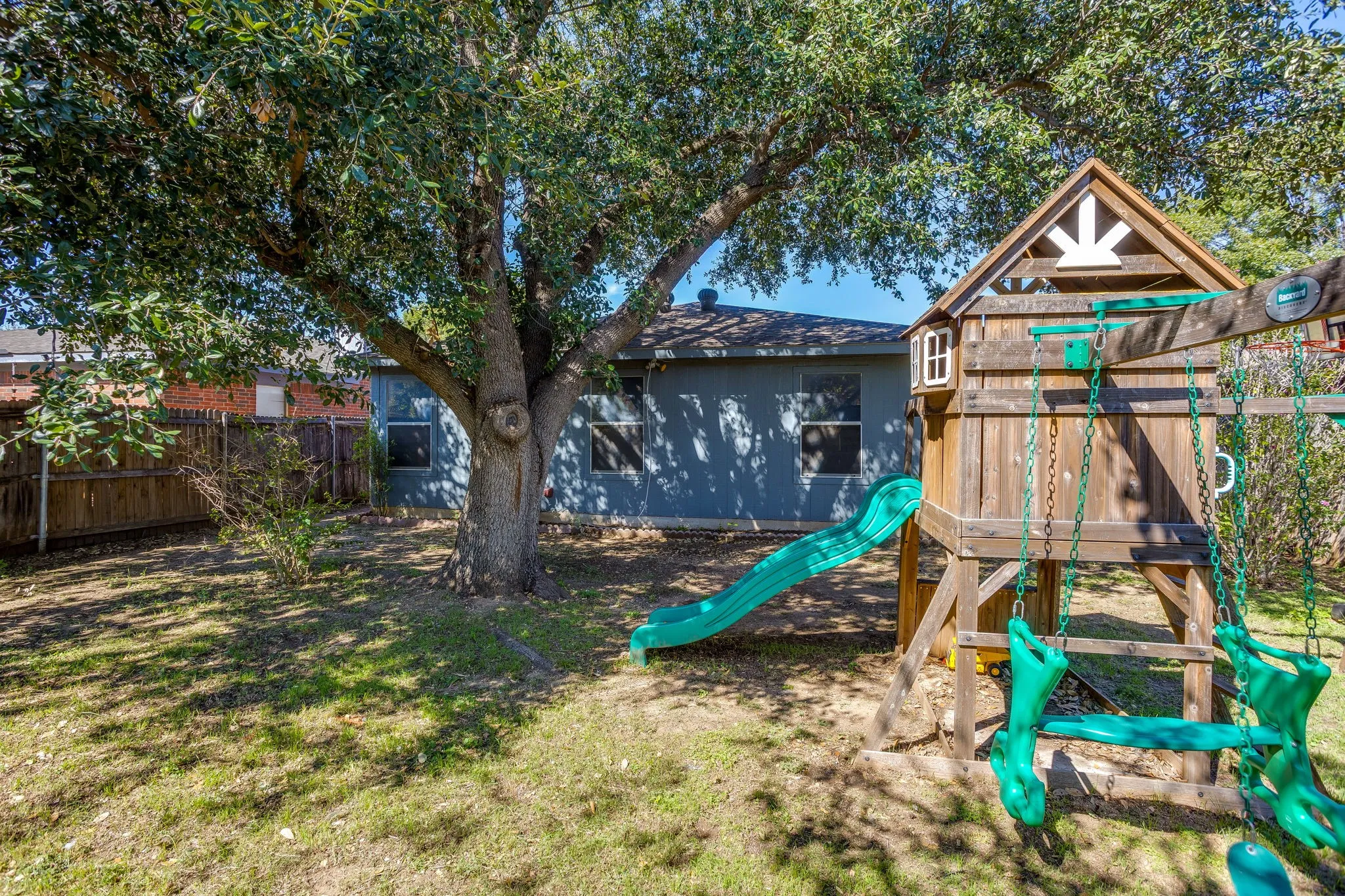 Single Family Residence For Sale in Tarrant County , 1417 Yorkshire Street, Fort Worth, Texas 76134, 3 Bedroom, 2 Bathroom, 2 Garage spaces, 1,168 Sqft, built in 1994, mls#21420160, Real Estate Agent in Fort Worth, Homes For Sale in Tarrant county, Homes For Sale in Fort Worth, Realtor in Fort Worth Texas, Real Estate Brokerage Independent Realty Texas, Luminita Cordes Realtor
