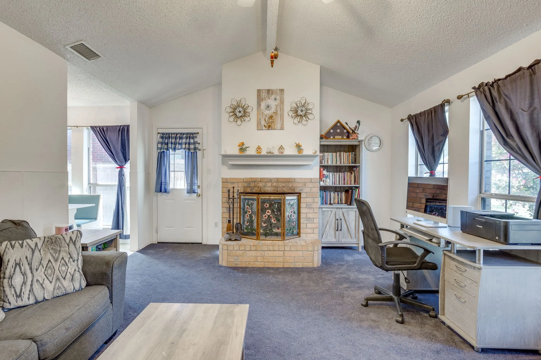 Single Family Residence For Sale in Tarrant County , 1417 Yorkshire Street, Fort Worth, Texas 76134, 3 Bedroom, 2 Bathroom, 2 Garage spaces, 1,168 Sqft, built in 1994, mls#21420160, Real Estate Agent in Fort Worth, Homes For Sale in Tarrant county, Homes For Sale in Fort Worth, Realtor in Fort Worth Texas, Real Estate Brokerage Independent Realty Texas, Luminita Cordes Realtor