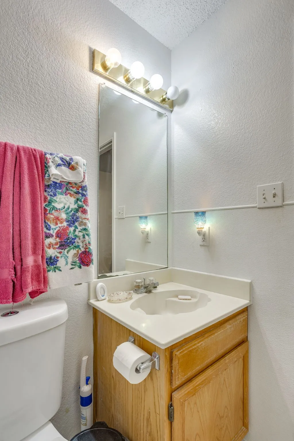 Single Family Residence For Sale in Tarrant County , 1417 Yorkshire Street, Fort Worth, Texas 76134, 3 Bedroom, 2 Bathroom, 2 Garage spaces, 1,168 Sqft, built in 1994, mls#21420160, Real Estate Agent in Fort Worth, Homes For Sale in Tarrant county, Homes For Sale in Fort Worth, Realtor in Fort Worth Texas, Real Estate Brokerage Independent Realty Texas, Luminita Cordes Realtor