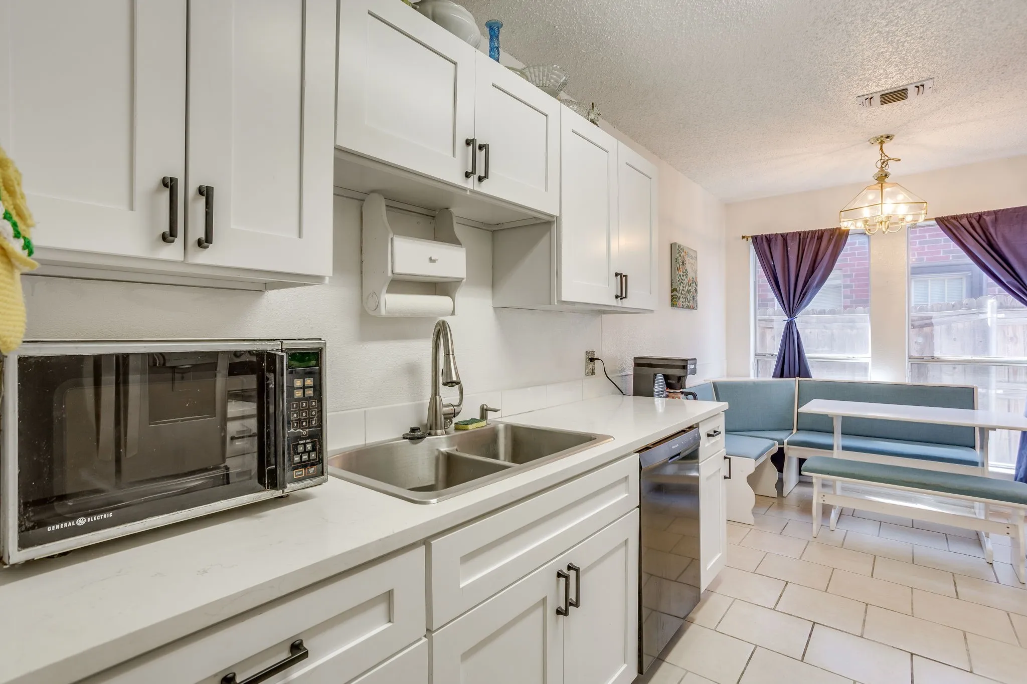 Single Family Residence For Sale in Tarrant County , 1417 Yorkshire Street, Fort Worth, Texas 76134, 3 Bedroom, 2 Bathroom, 2 Garage spaces, 1,168 Sqft, built in 1994, mls#21420160, Real Estate Agent in Fort Worth, Homes For Sale in Tarrant county, Homes For Sale in Fort Worth, Realtor in Fort Worth Texas, Real Estate Brokerage Independent Realty Texas, Luminita Cordes Realtor
