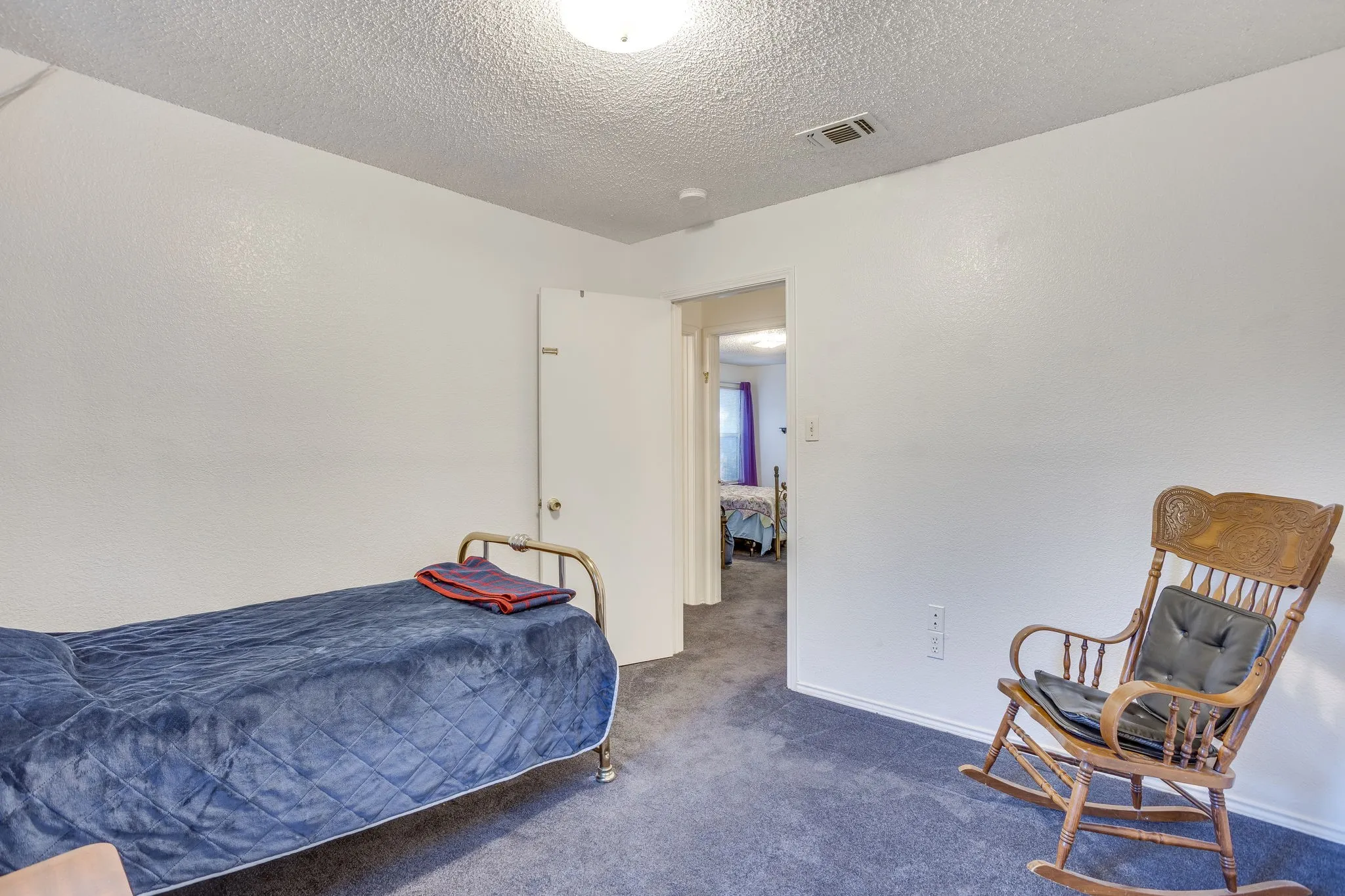 Single Family Residence For Sale in Tarrant County , 1417 Yorkshire Street, Fort Worth, Texas 76134, 3 Bedroom, 2 Bathroom, 2 Garage spaces, 1,168 Sqft, built in 1994, mls#21420160, Real Estate Agent in Fort Worth, Homes For Sale in Tarrant county, Homes For Sale in Fort Worth, Realtor in Fort Worth Texas, Real Estate Brokerage Independent Realty Texas, Luminita Cordes Realtor