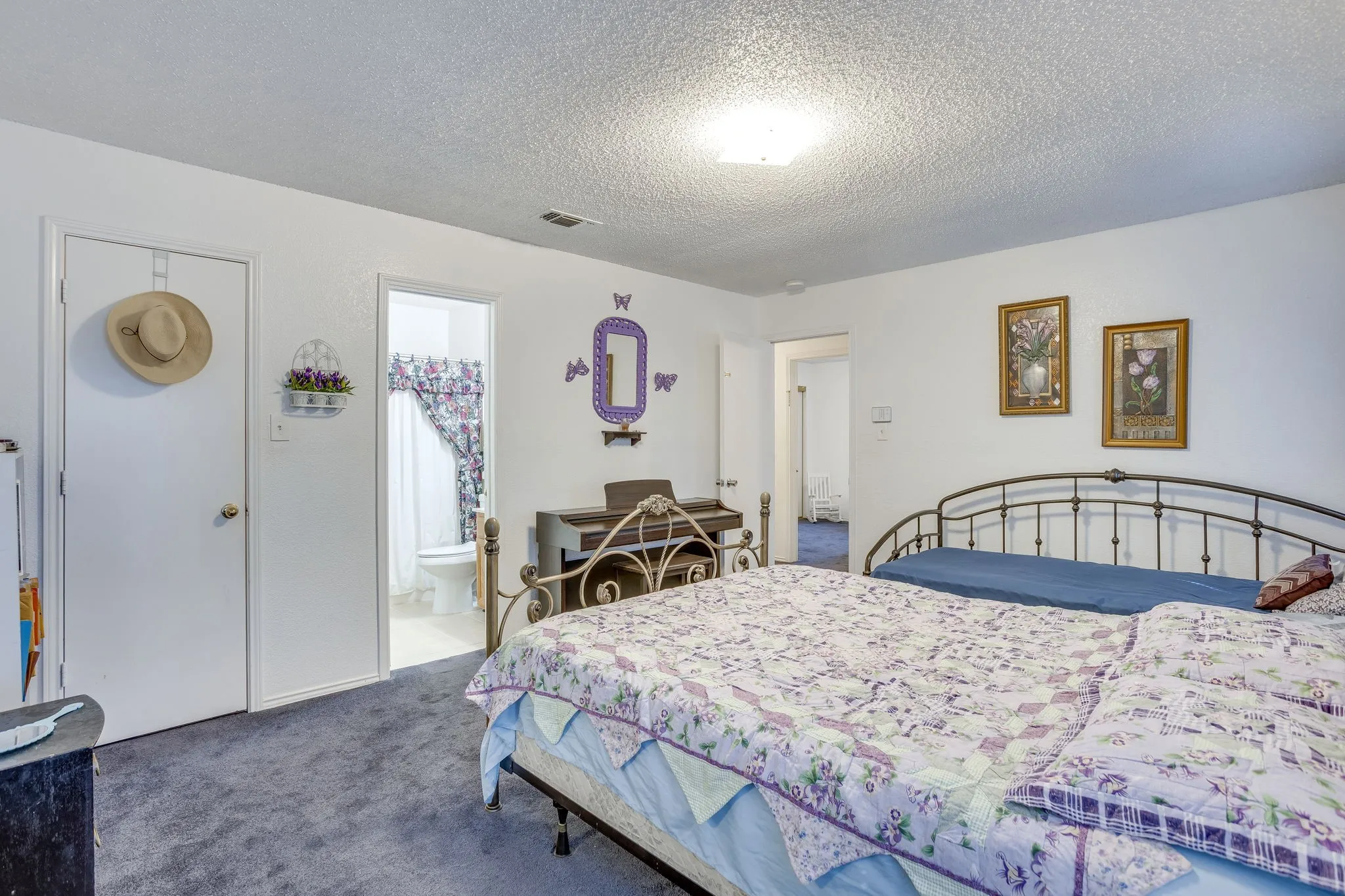 Single Family Residence For Sale in Tarrant County , 1417 Yorkshire Street, Fort Worth, Texas 76134, 3 Bedroom, 2 Bathroom, 2 Garage spaces, 1,168 Sqft, built in 1994, mls#21420160, Real Estate Agent in Fort Worth, Homes For Sale in Tarrant county, Homes For Sale in Fort Worth, Realtor in Fort Worth Texas, Real Estate Brokerage Independent Realty Texas, Luminita Cordes Realtor