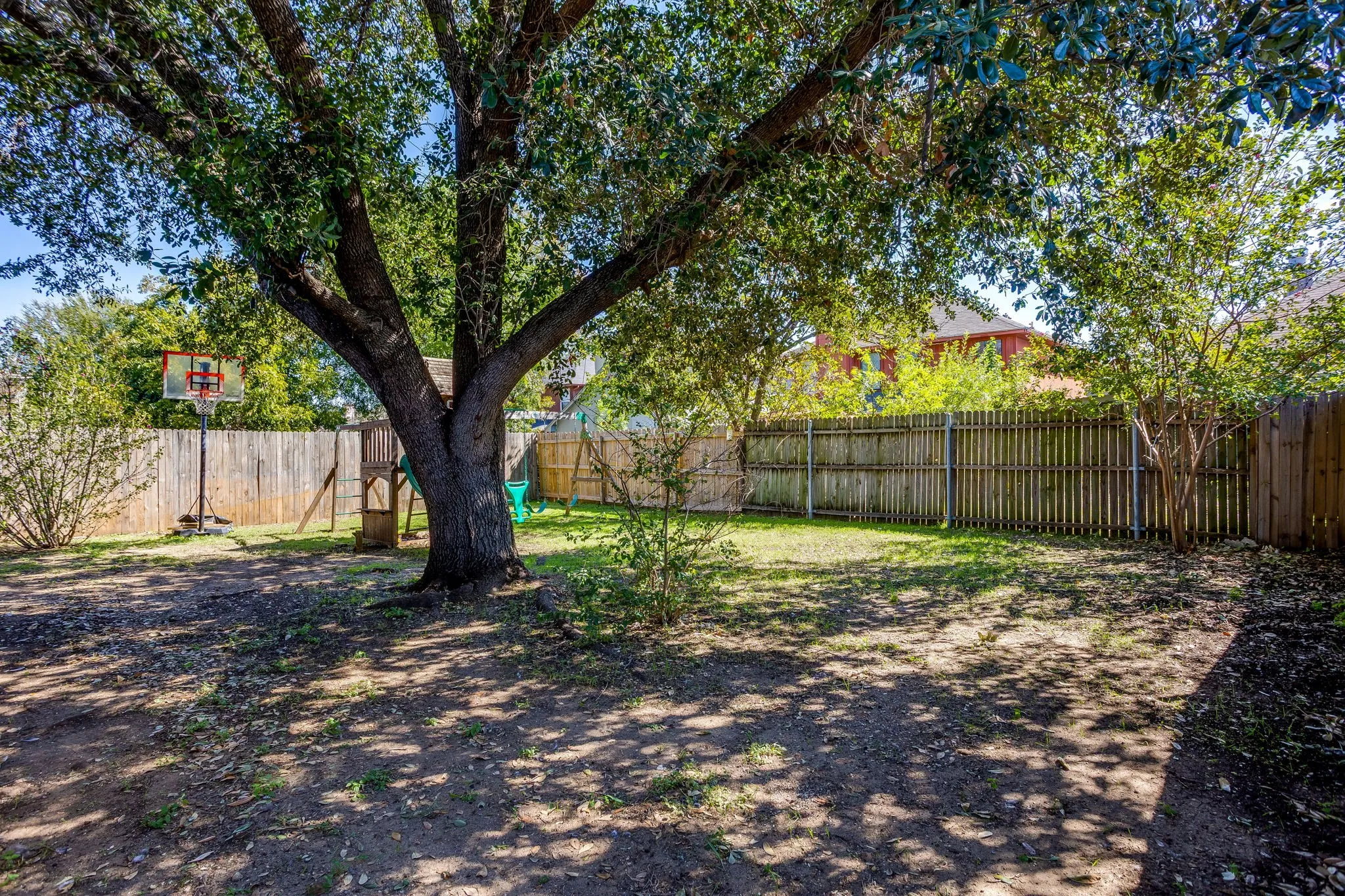 Single Family Residence For Sale in Tarrant County , 1417 Yorkshire Street, Fort Worth, Texas 76134, 3 Bedroom, 2 Bathroom, 2 Garage spaces, 1,168 Sqft, built in 1994, mls#21420160, Real Estate Agent in Fort Worth, Homes For Sale in Tarrant county, Homes For Sale in Fort Worth, Realtor in Fort Worth Texas, Real Estate Brokerage Independent Realty Texas, Luminita Cordes Realtor