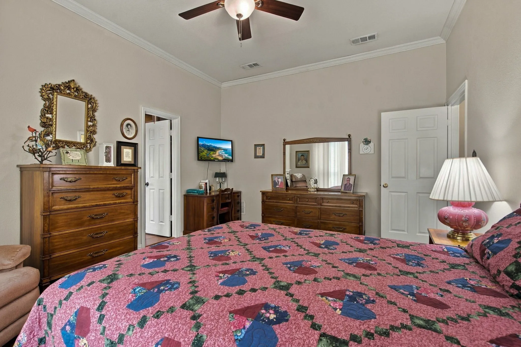 Ceiling Fan. Lovely Room.