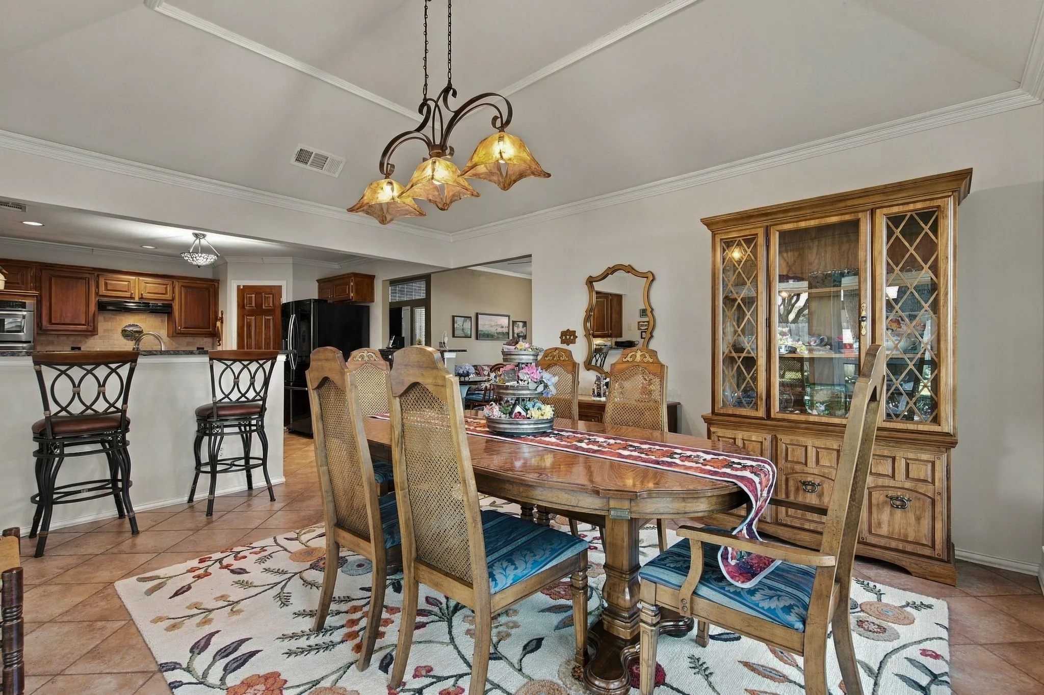 Elegant Dining Room.