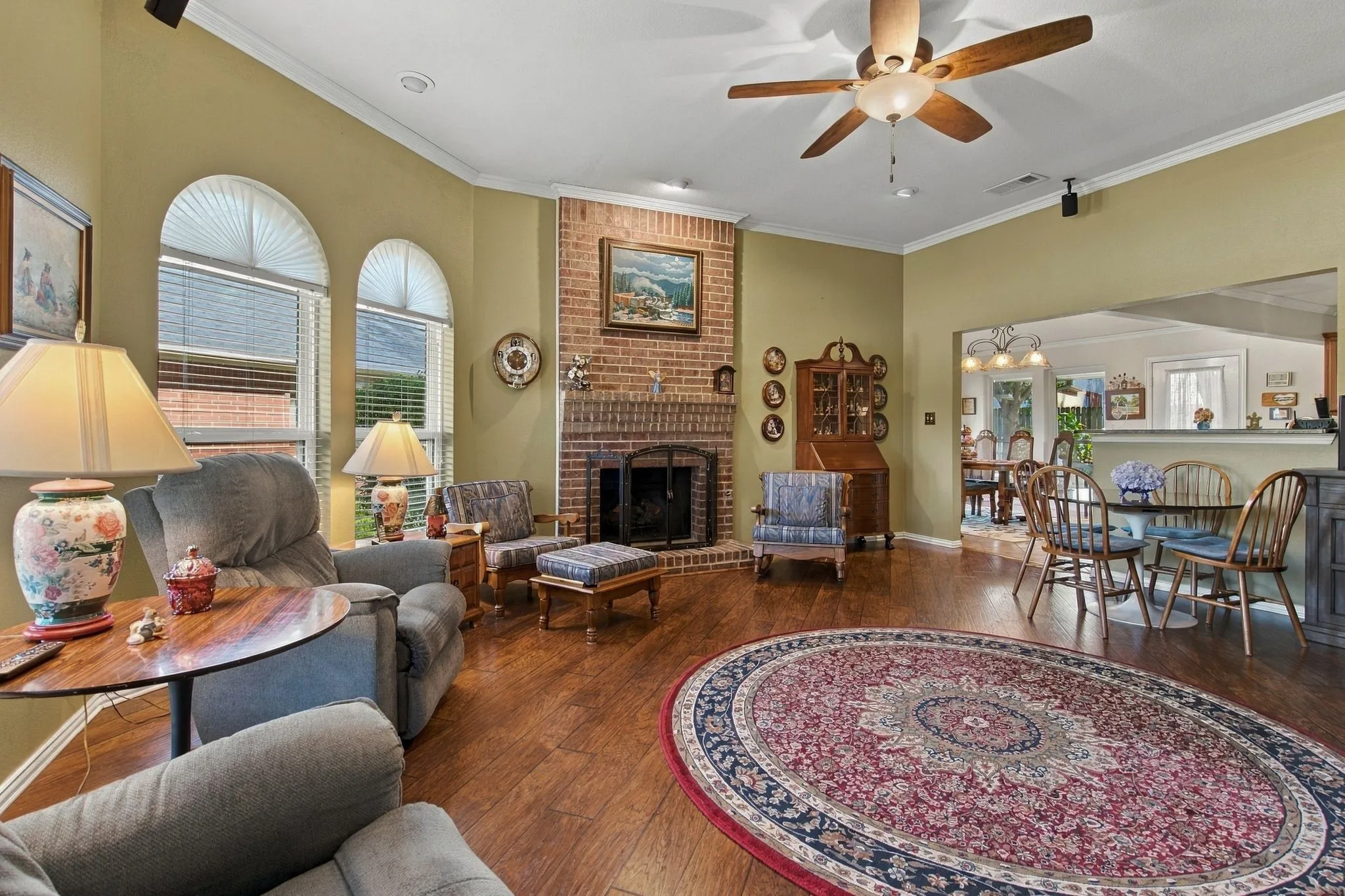 Ceiling Fan Light. Elegant Room.