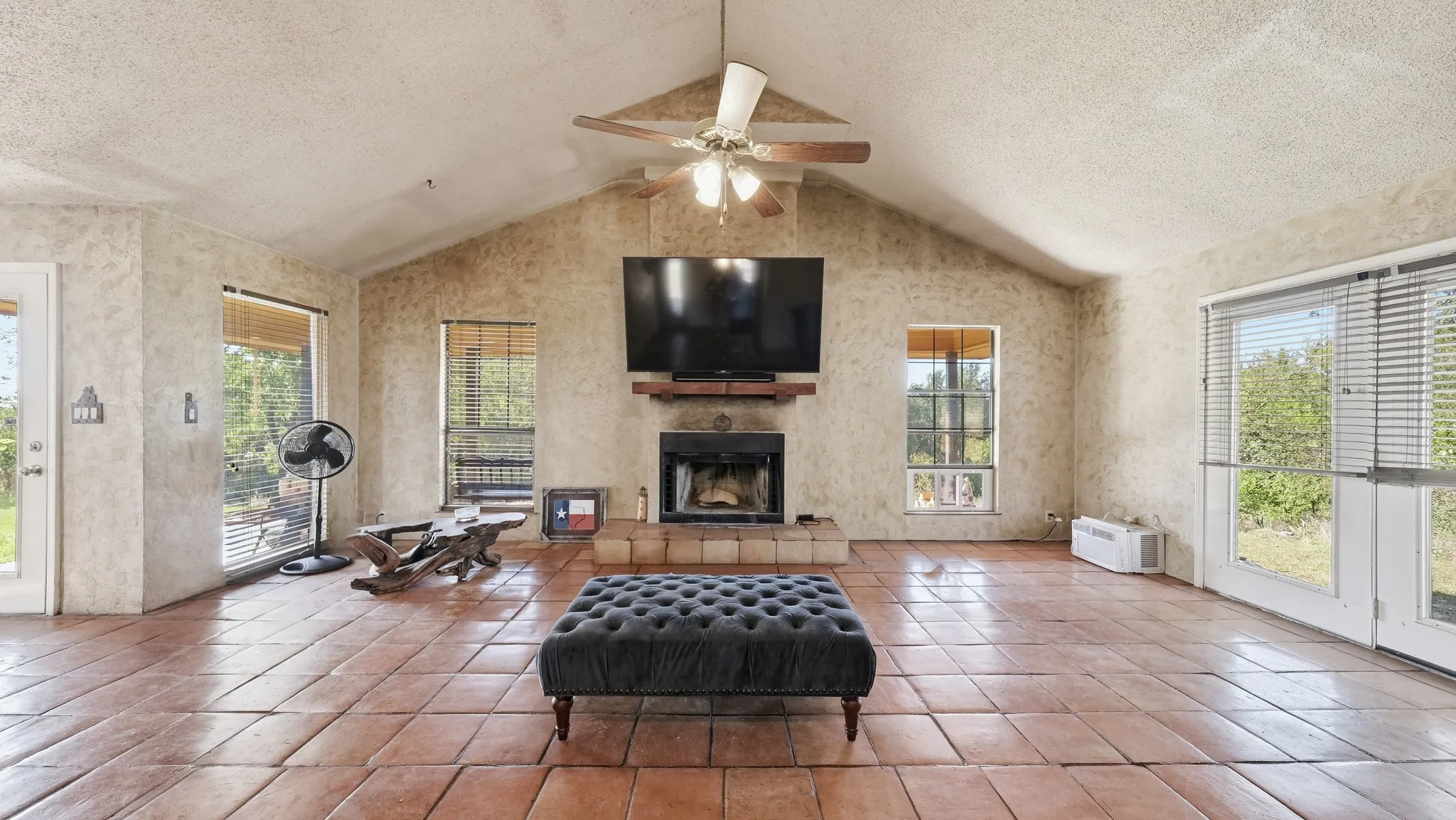Single Family Residence For Sale in Parker County , 590 Don Propp Road, Azle, Texas 76020, 1 Bedroom, 1 Bathroom, Garage spaces, 1,480 Sqft, built in 1994, mls#21420564, Real Estate Agent in Azle, Homes For Sale in Parker county, Homes For Sale in Azle, Realtor in Azle Texas, Real Estate Brokerage Independent Realty Texas, Luminita Cordes Realtor