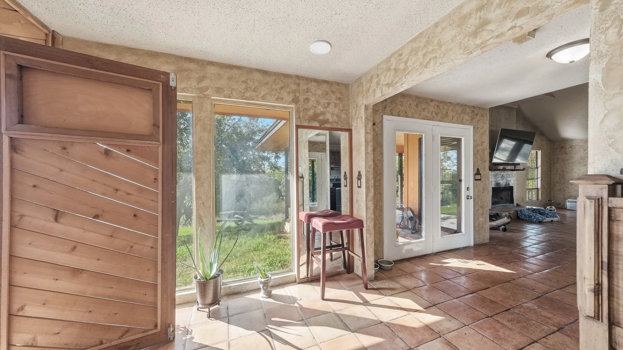 Single Family Residence For Sale in Parker County , 590 Don Propp Road, Azle, Texas 76020, 1 Bedroom, 1 Bathroom, Garage spaces, 1,480 Sqft, built in 1994, mls#21420564, Real Estate Agent in Azle, Homes For Sale in Parker county, Homes For Sale in Azle, Realtor in Azle Texas, Real Estate Brokerage Independent Realty Texas, Luminita Cordes Realtor