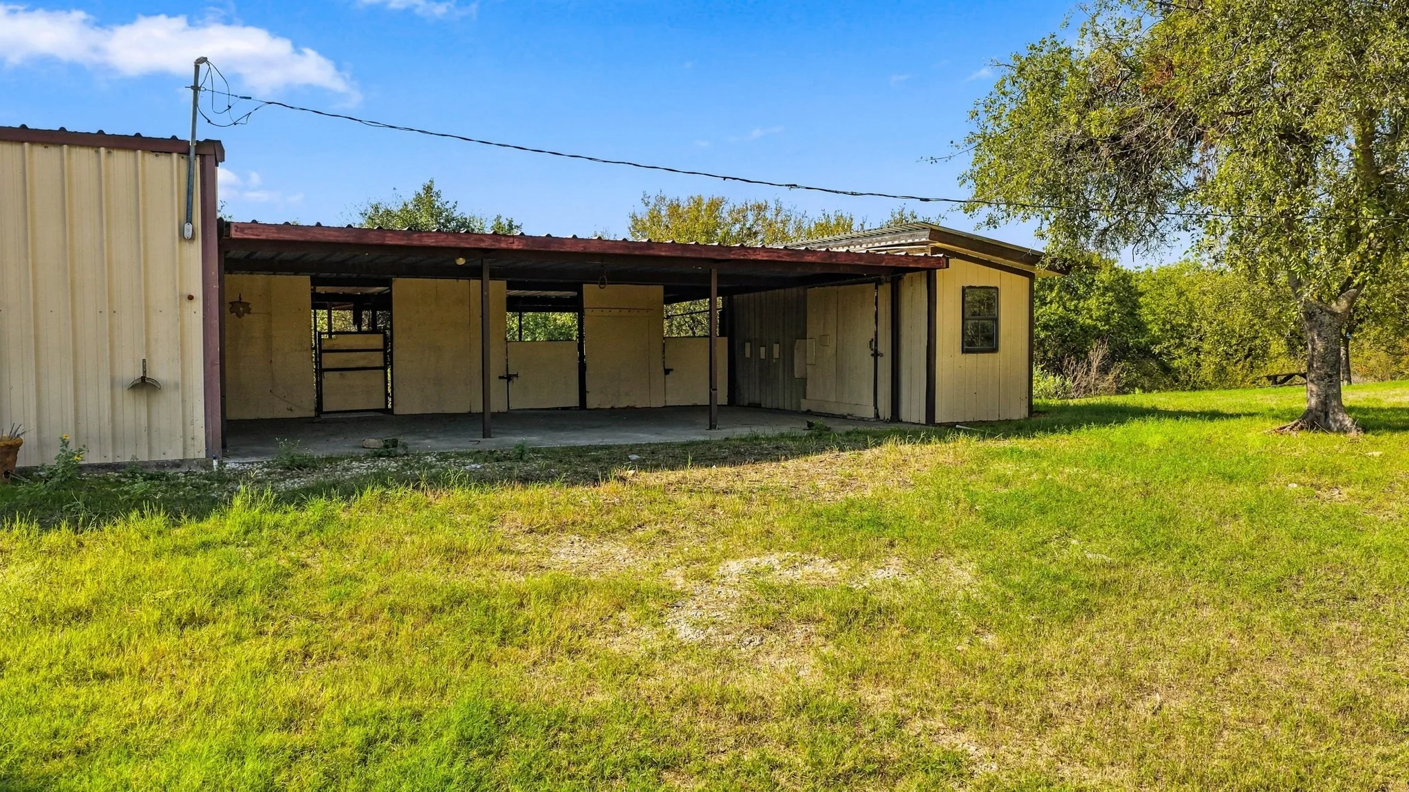 Single Family Residence For Sale in Parker County , 590 Don Propp Road, Azle, Texas 76020, 1 Bedroom, 1 Bathroom, Garage spaces, 1,480 Sqft, built in 1994, mls#21420564, Real Estate Agent in Azle, Homes For Sale in Parker county, Homes For Sale in Azle, Realtor in Azle Texas, Real Estate Brokerage Independent Realty Texas, Luminita Cordes Realtor