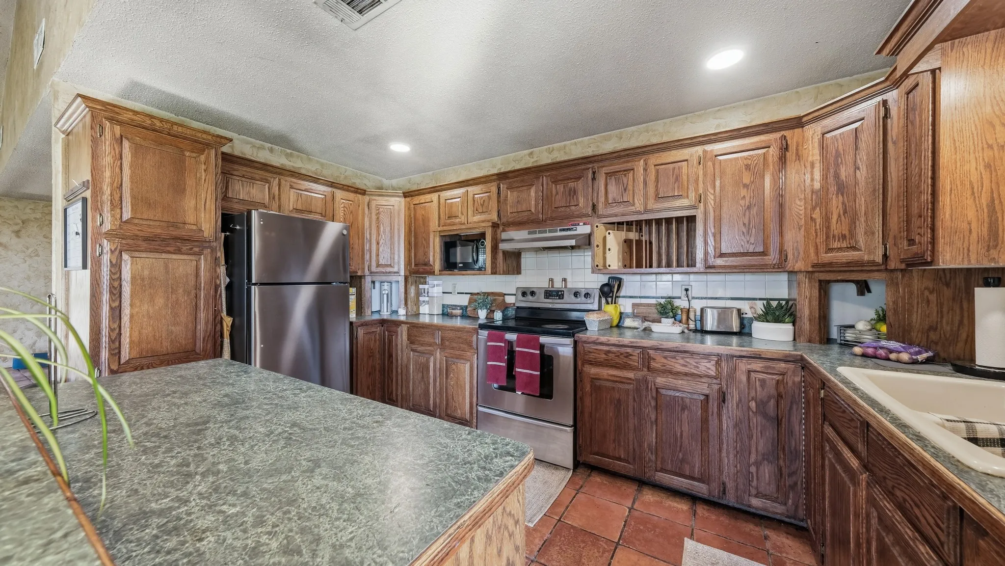 Single Family Residence For Sale in Parker County , 590 Don Propp Road, Azle, Texas 76020, 1 Bedroom, 1 Bathroom, Garage spaces, 1,480 Sqft, built in 1994, mls#21420564, Real Estate Agent in Azle, Homes For Sale in Parker county, Homes For Sale in Azle, Realtor in Azle Texas, Real Estate Brokerage Independent Realty Texas, Luminita Cordes Realtor