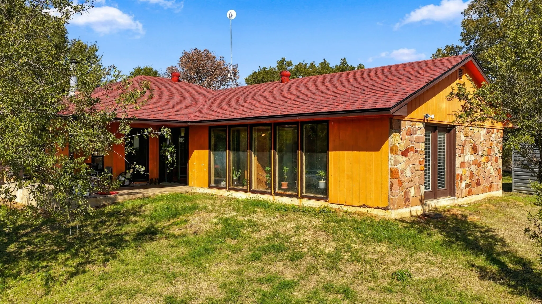 Single Family Residence For Sale in Parker County , 590 Don Propp Road, Azle, Texas 76020, 1 Bedroom, 1 Bathroom, Garage spaces, 1,480 Sqft, built in 1994, mls#21420564, Real Estate Agent in Azle, Homes For Sale in Parker county, Homes For Sale in Azle, Realtor in Azle Texas, Real Estate Brokerage Independent Realty Texas, Luminita Cordes Realtor