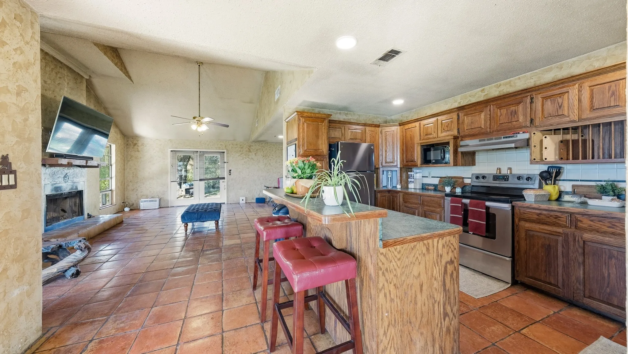 Single Family Residence For Sale in Parker County , 590 Don Propp Road, Azle, Texas 76020, 1 Bedroom, 1 Bathroom, Garage spaces, 1,480 Sqft, built in 1994, mls#21420564, Real Estate Agent in Azle, Homes For Sale in Parker county, Homes For Sale in Azle, Realtor in Azle Texas, Real Estate Brokerage Independent Realty Texas, Luminita Cordes Realtor