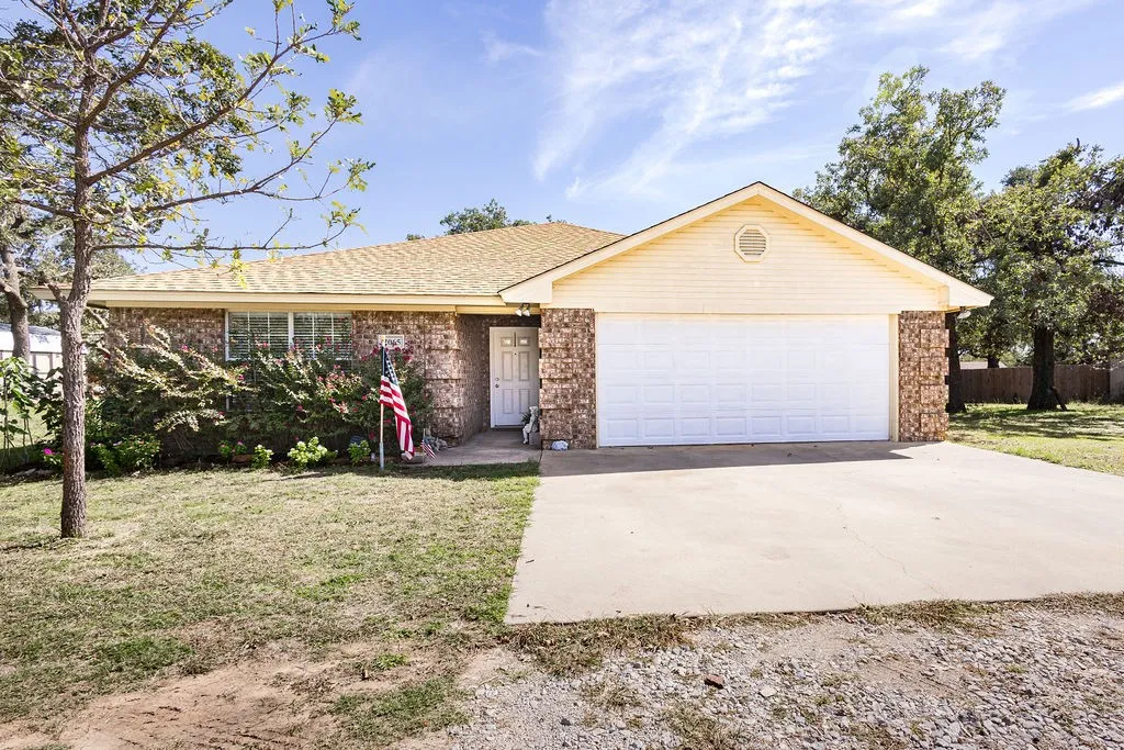 Single Family Residence For Sale in Parker County , 2065 J E Woody Road, Springtown, Texas 76082, 3 Bedroom, 2 Bathroom, 2 Garage spaces, 1,632 Sqft, built in 2001, mls#21420568, Real Estate Agent in Springtown, Homes For Sale in Parker county, Homes For Sale in Springtown, Realtor in Springtown Texas, Real Estate Brokerage Independent Realty Texas, Luminita Cordes Realtor
